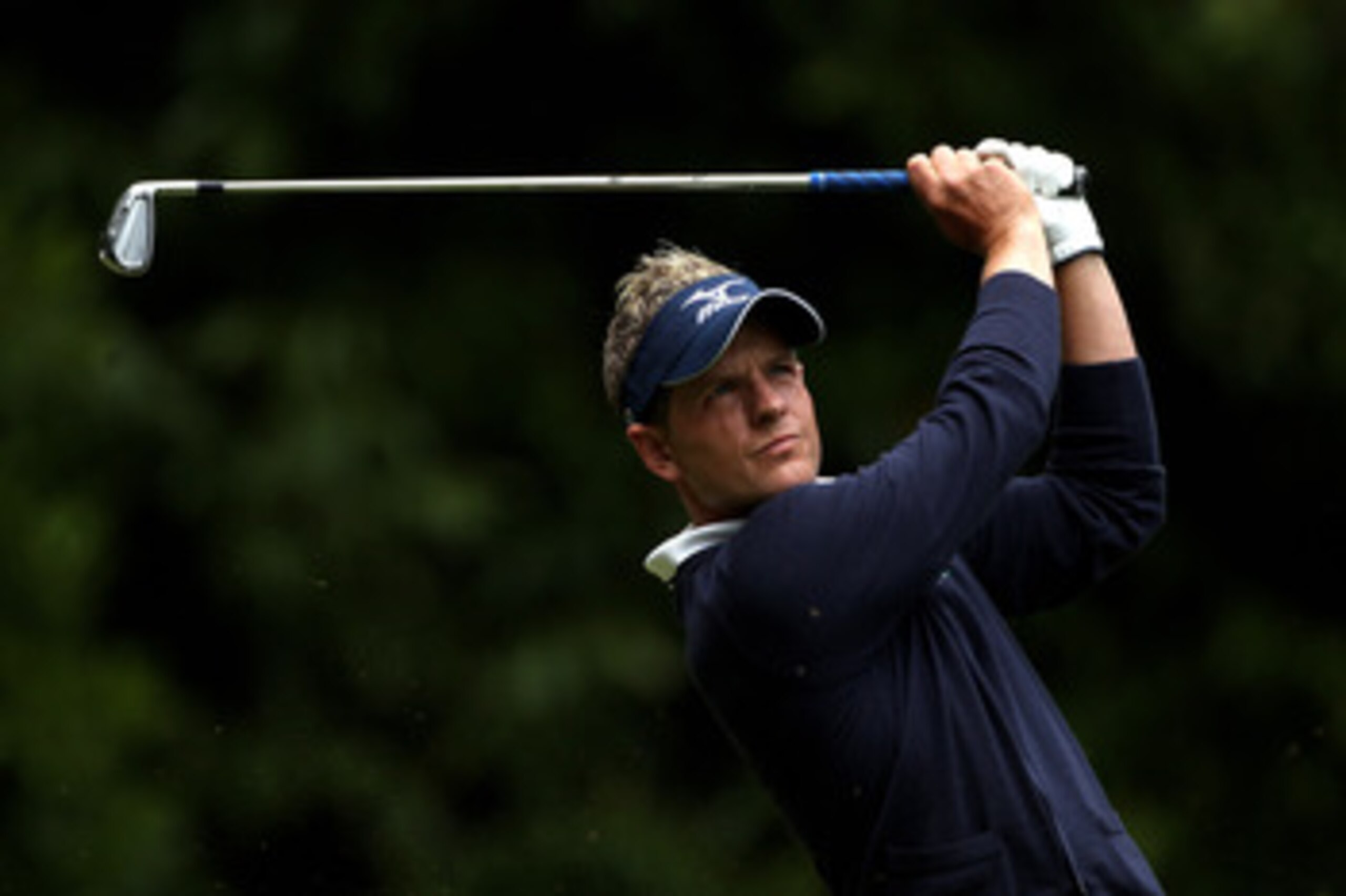 VIRGINIA WATER, ENGLAND - MAY 29:  Luke Donald of England tees off on the 2nd hole during the final round of the BMW PGA Championship  at the Wentworth Club on May 29, 2011 in Virginia Water, England.  (Photo by Warren Little/Getty Images)