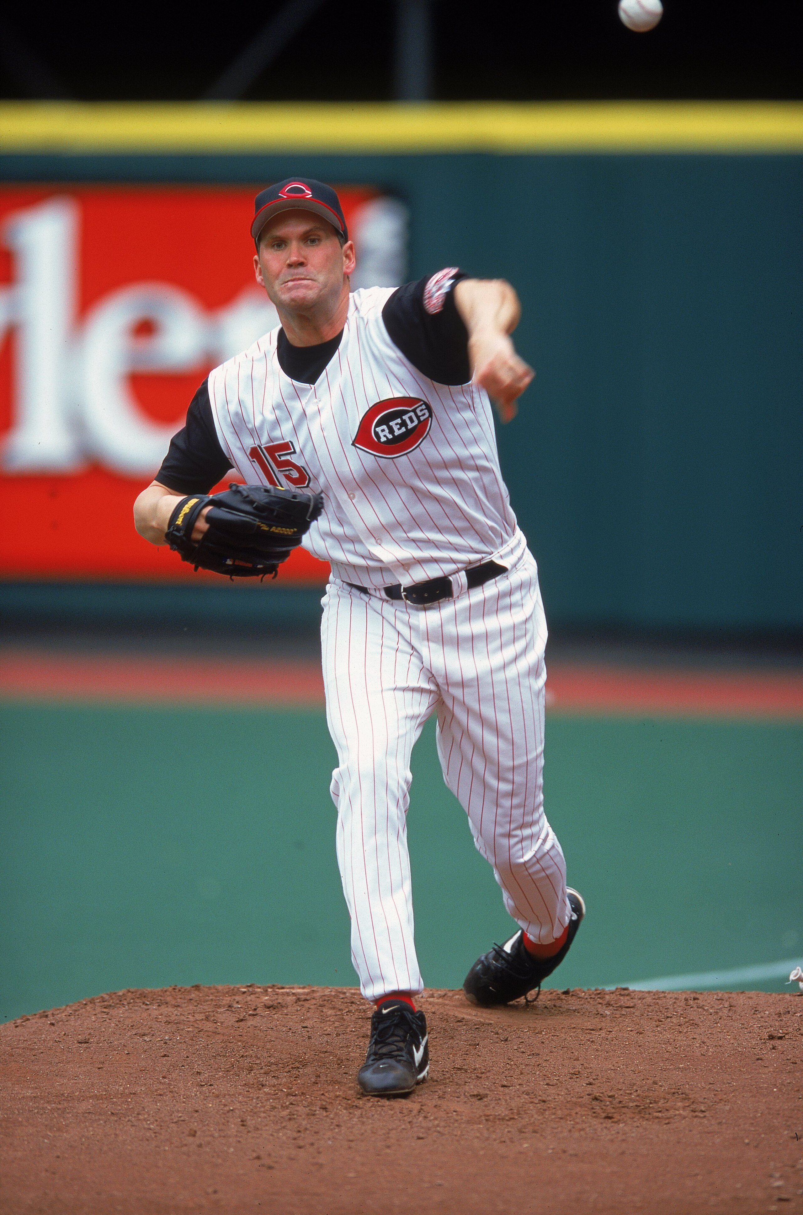 20 Apr 2000:  Denny Neagle #15 of Cincinnati Reds pitching during the game against the San Francisco Giants at Cinergy Field in Cincinnati, Ohio. The Reds defeated the Giants 11-1. Mandatory Credit: Harry How  /Allsport