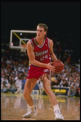 1989-1990:  Forward Joe Wolf of the Los Angeles Clippers in action with the ball during a game versus the Los Angeles Lakers at the Great Western Forum in Inglewood, California. Mandatory Credit: Mike Powell  /Allsport