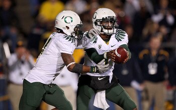 BERKELEY, CA - NOVEMBER 13:  Darron Thomas #1 of the Oregon Ducks hands off to LaMichael James #21 during their game against the California Golden Bears  at California Memorial Stadium on November 13, 2010 in Berkeley, California.  (Photo by Ezra Shaw/Get