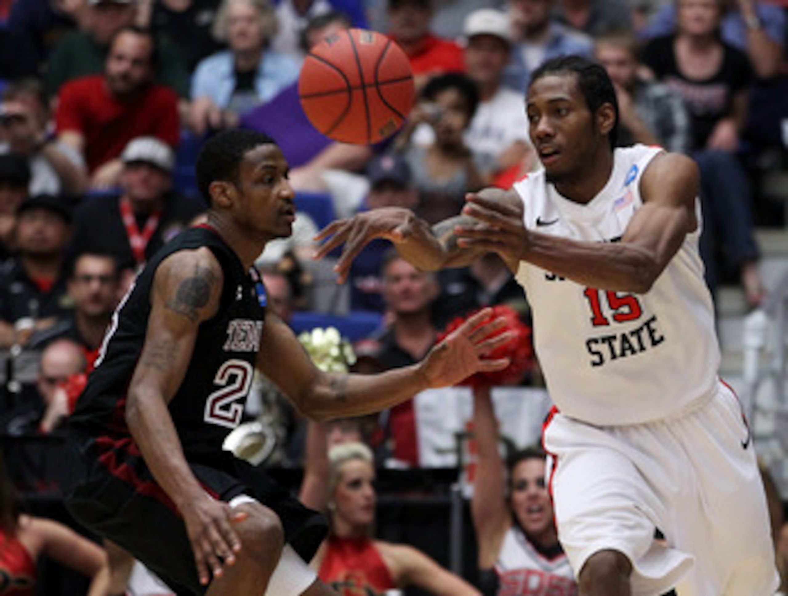 TUCSON, AZ - MARCH 19:  Kawhi Leonard #15 of the San Diego State Aztecs passes the ball past Ramone Moore #23 of the Temple Owls during the third round of the 2011 NCAA men's basketball tournament at McKale Center on March 19, 2011 in Tucson, Arizona.  (P