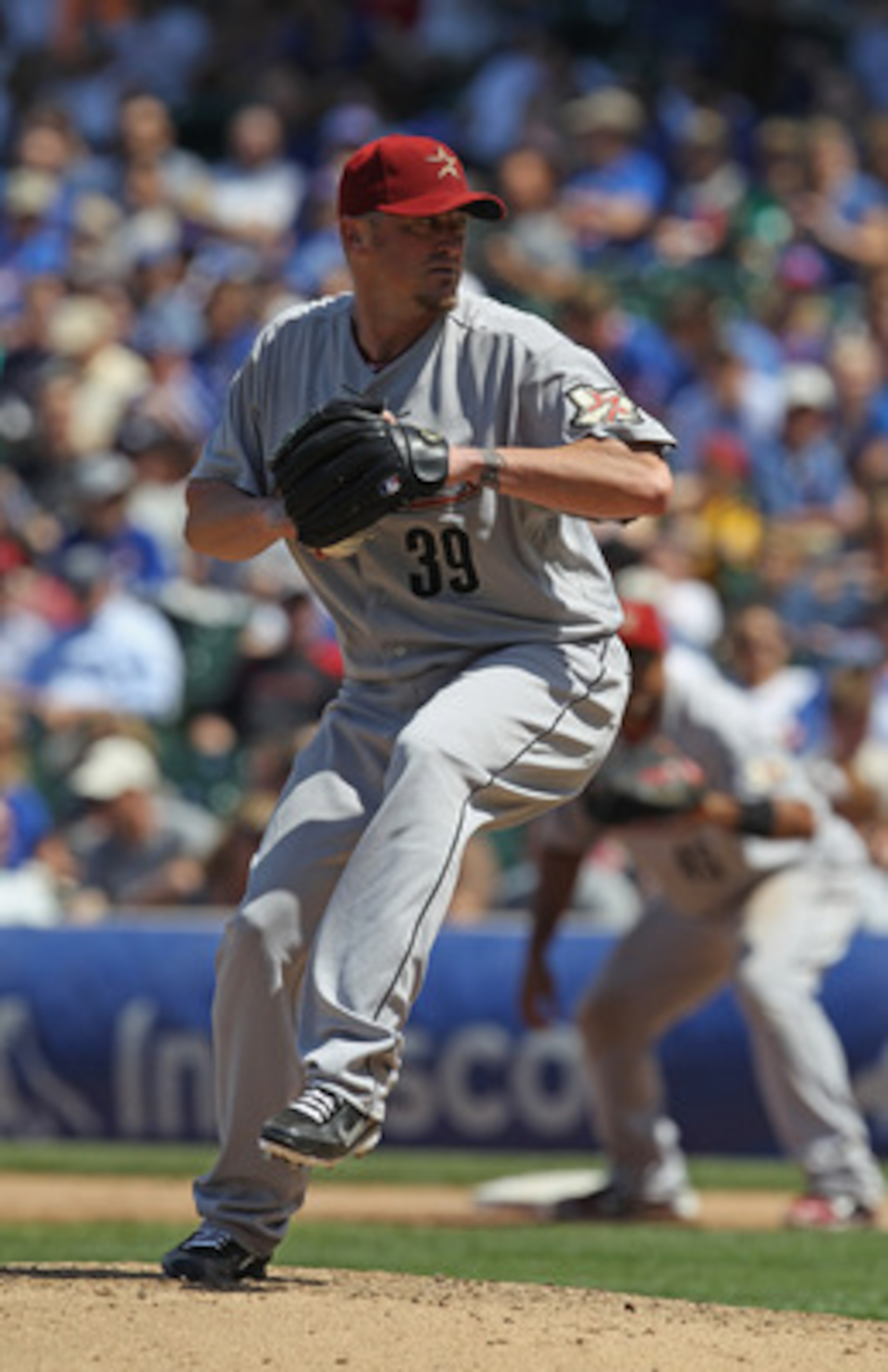 CHICAGO, IL - JUNE 01:  Starting pitcher Brett Myers #39 of the Houston Astros delivers the ball against the Chicago Cubs at Wrigley Field on June 1, 2011 in Chicago, Illinois. The Astros defeated the Cubs 3-1.  (Photo by Jonathan Daniel/Getty Images)