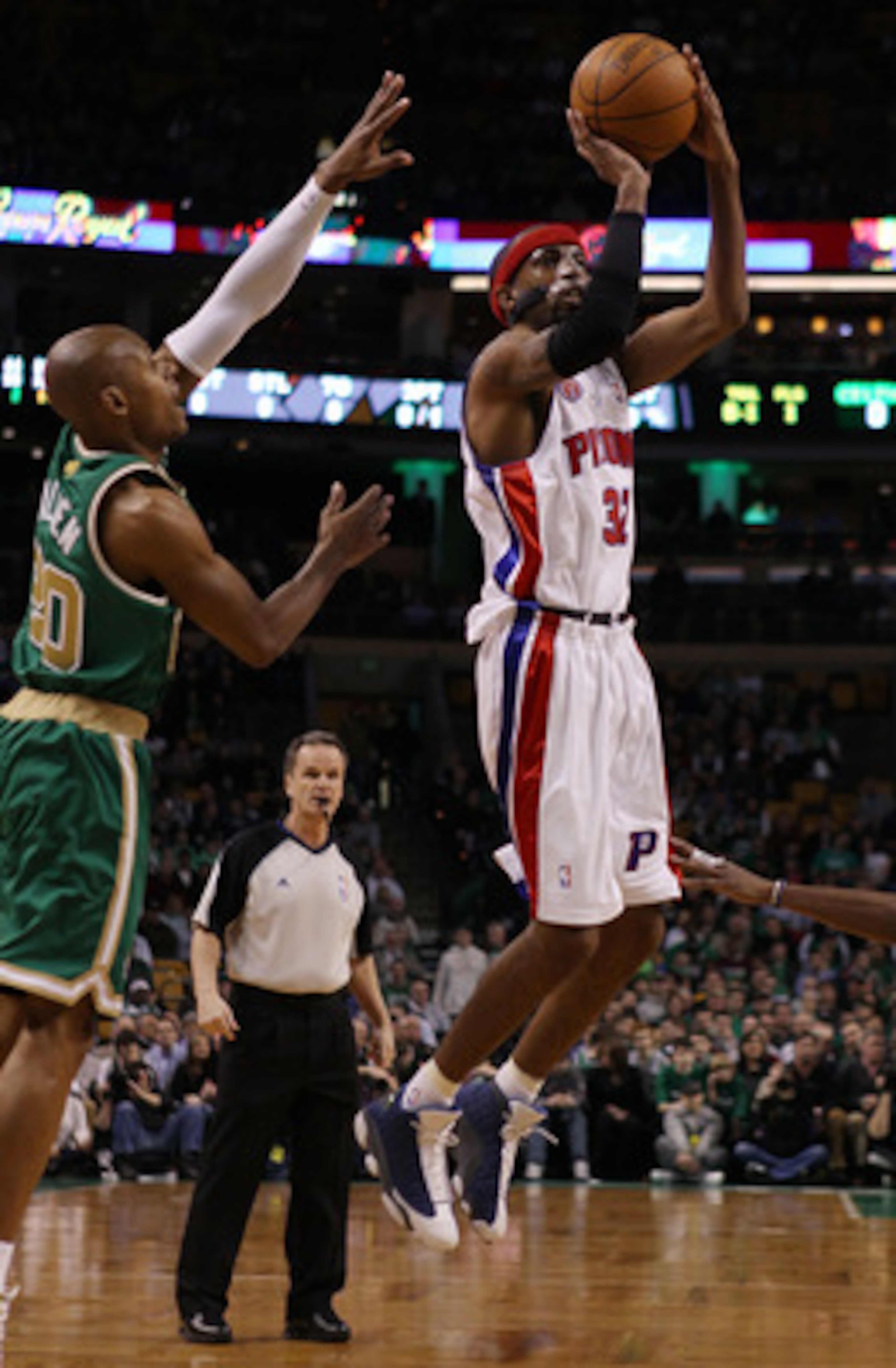 BOSTON - MARCH 15: Richard Hamilton #32 of the Detroit Pistons takes a shot as Ray Allen #20 of the Boston Celtics defends on March 15, 2010 at the TD Garden in Boston, Massachusetts. NOTE TO USER: User expressly acknowledges and agrees that, by downloa BOSTON - MARCH 15: Richard Hamilton #32 of the Detroit Pistons takes a shot as Ray Allen #20 of the Boston Celtics defends on March 15, 2010 at the TD Garden in Boston, Massachusetts. NOTE TO USER: User expressly acknowledges and agrees that, by downloa