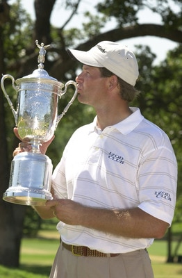 18 JUN 2001:  Retief Goosen of South Africa kisses the trophy after defeating Mark Brooks in a Monday playoff at the 2001 US Open played at Southern Hills CC in Tulsa, Oklahoma.  DIGITAL IMAGE. Mandatory Credit: Matthew Stockman/Allsport