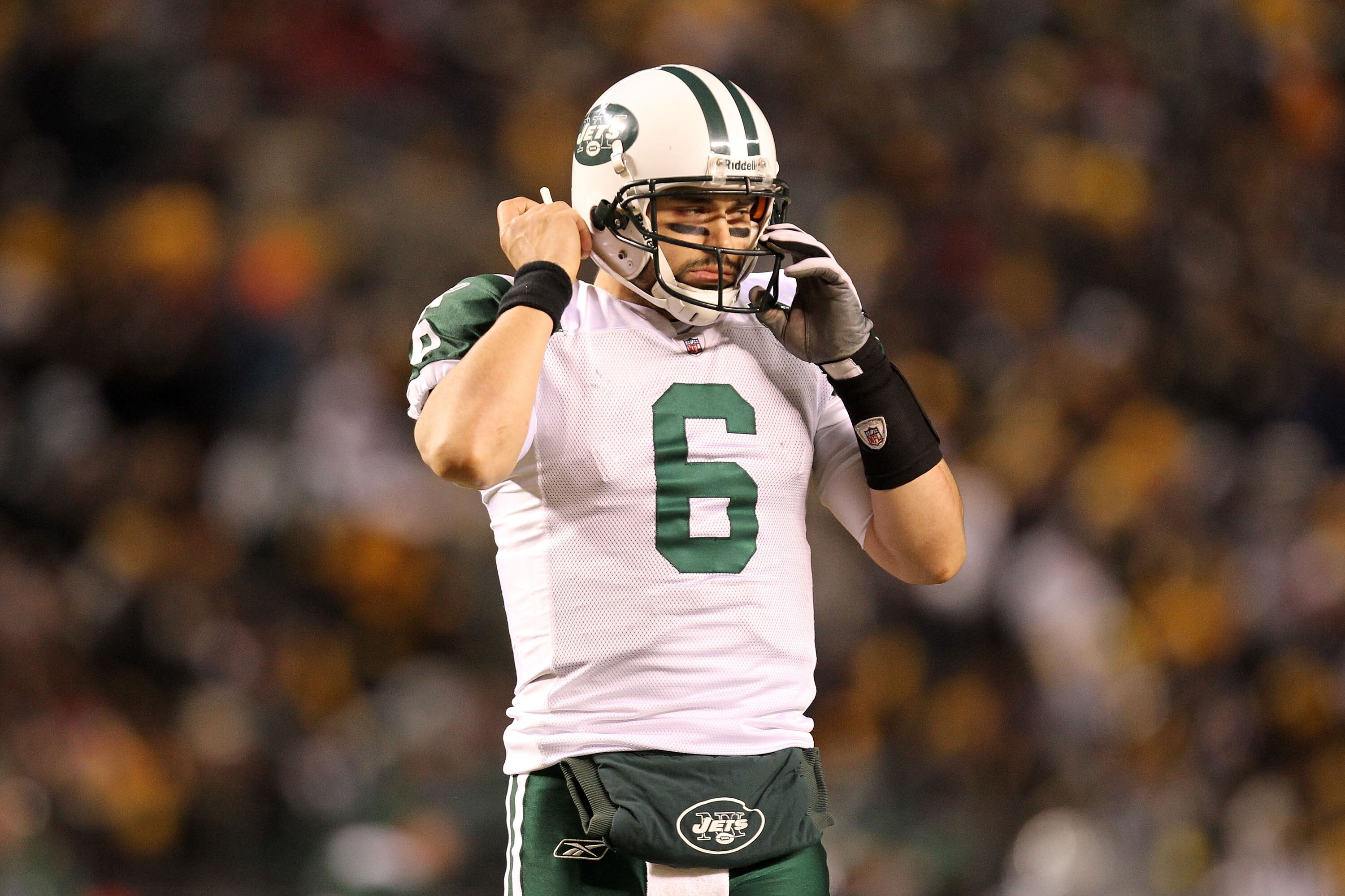 PITTSBURGH, PA - JANUARY 23:  Mark Sanchez #6 of the New York Jets looks on during their 19 to 24 loss to the Pittsburgh Steelers in the 2011 AFC Championship game at Heinz Field on January 23, 2011 in Pittsburgh, Pennsylvania.  (Photo by Ronald Martinez/