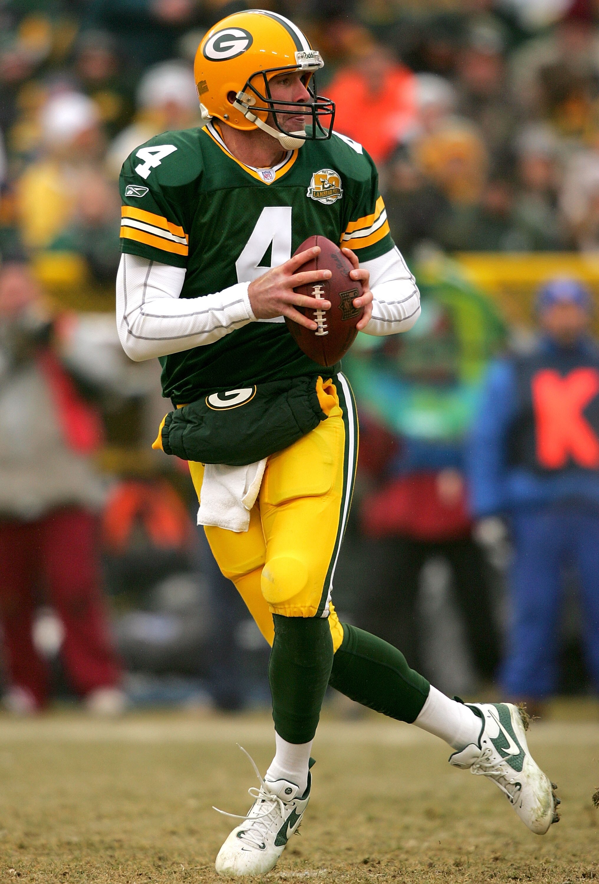 GREEN BAY, WI - DECEMBER 30:  Quarterback Brett Favre #4 of the Green Bay Packers fades back in the pocket against the Detroit Lions at Lambeau Field December 30, 2007 in Green Bay, Wisconsin.  (Photo by Matthew Stockman/Getty Images)