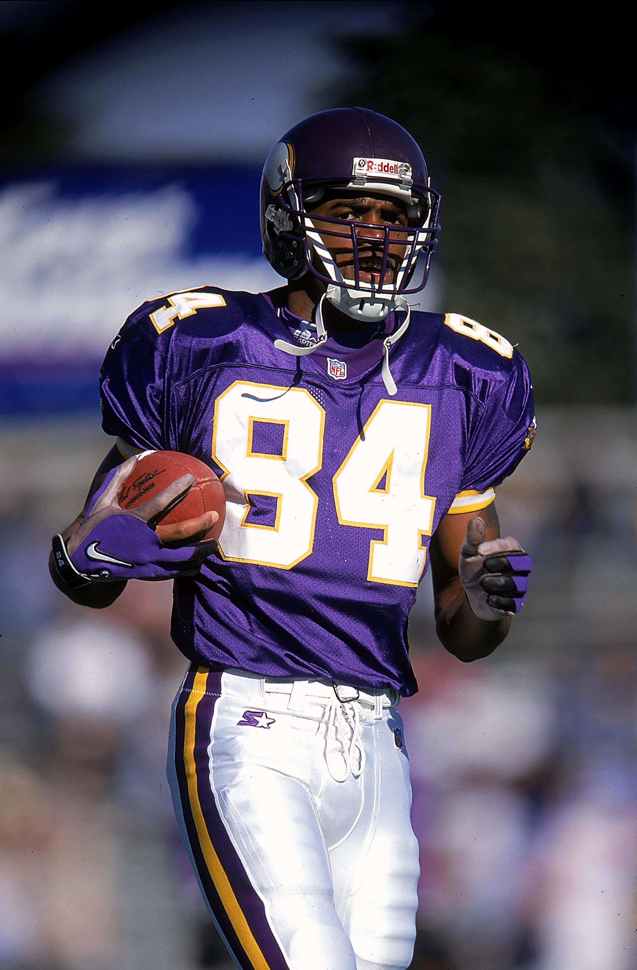 26 Dec 1998:  Randy Moss #84 of the Minnesota Vikings in action during the game against the Tennessee Oilers at the Vanderbilt Stadium in Nashville, Tennessee. The Vikings defeated the Oilers 26-16. Mandatory Credit: Andy Lyons  /Allsport