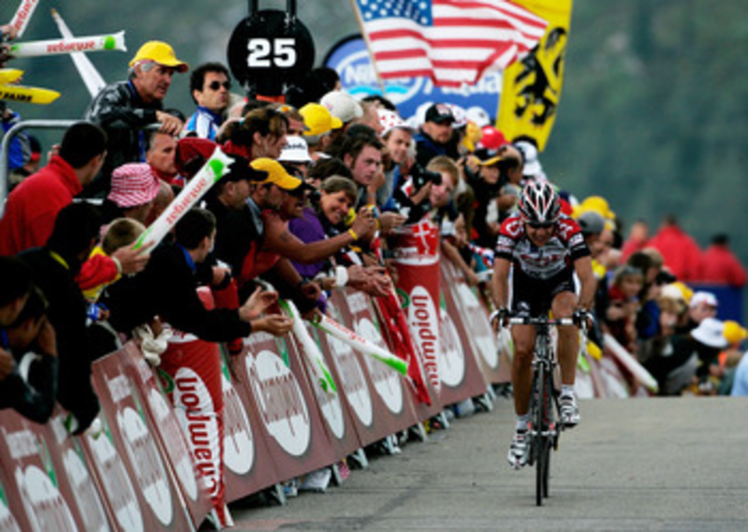 COURCHEVEL, FRANCE - JULY 12:  Carlos Sastre of Spain and Team CSC approaches the finish line during Stage 10 of the 92nd Tour de France between Grenoble and Courchevel July 12, 2005 in Courchevel, France.  (Photo by Bryn Lennon/Getty Images)