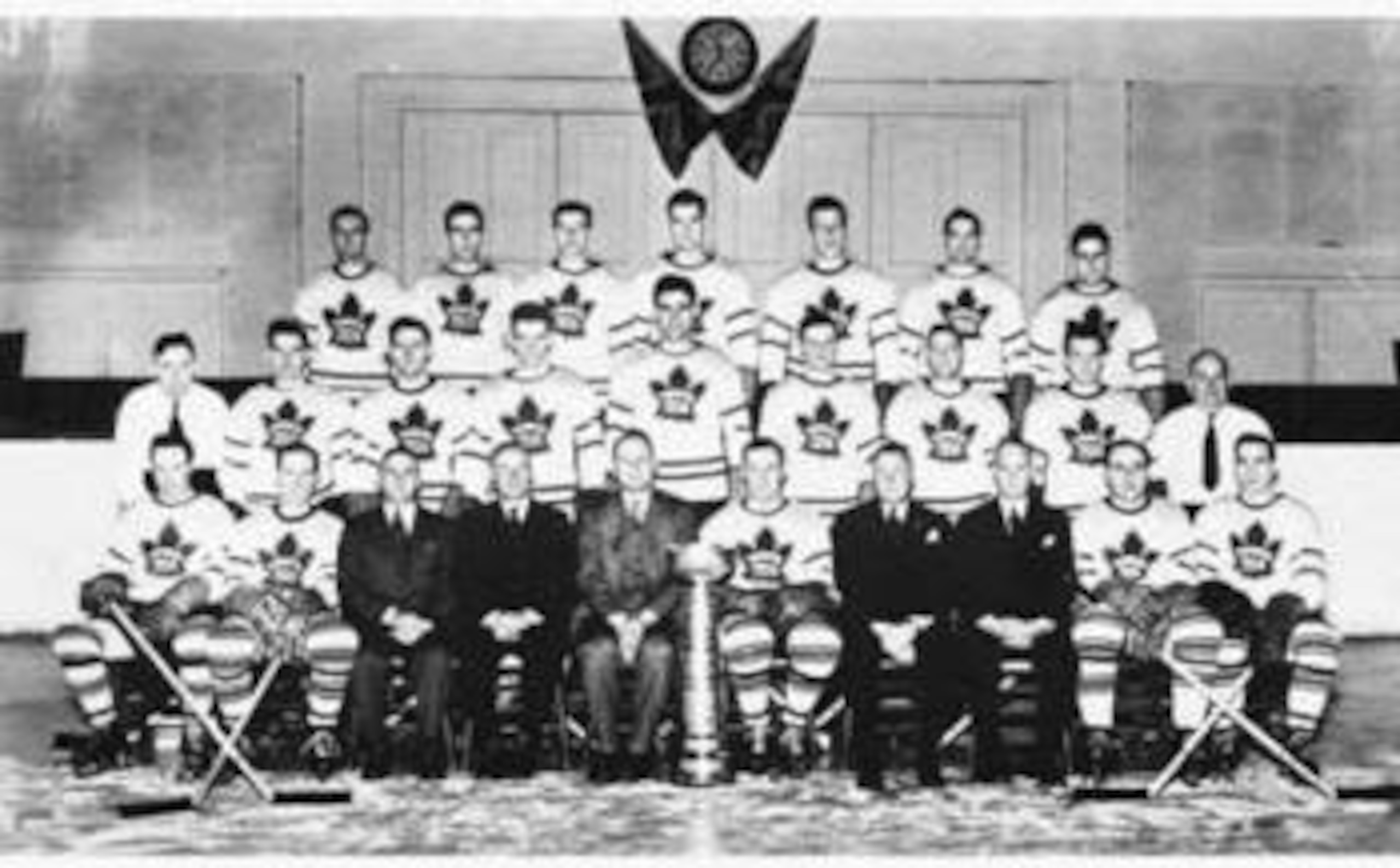Photo courtesy legendsofhockey.net