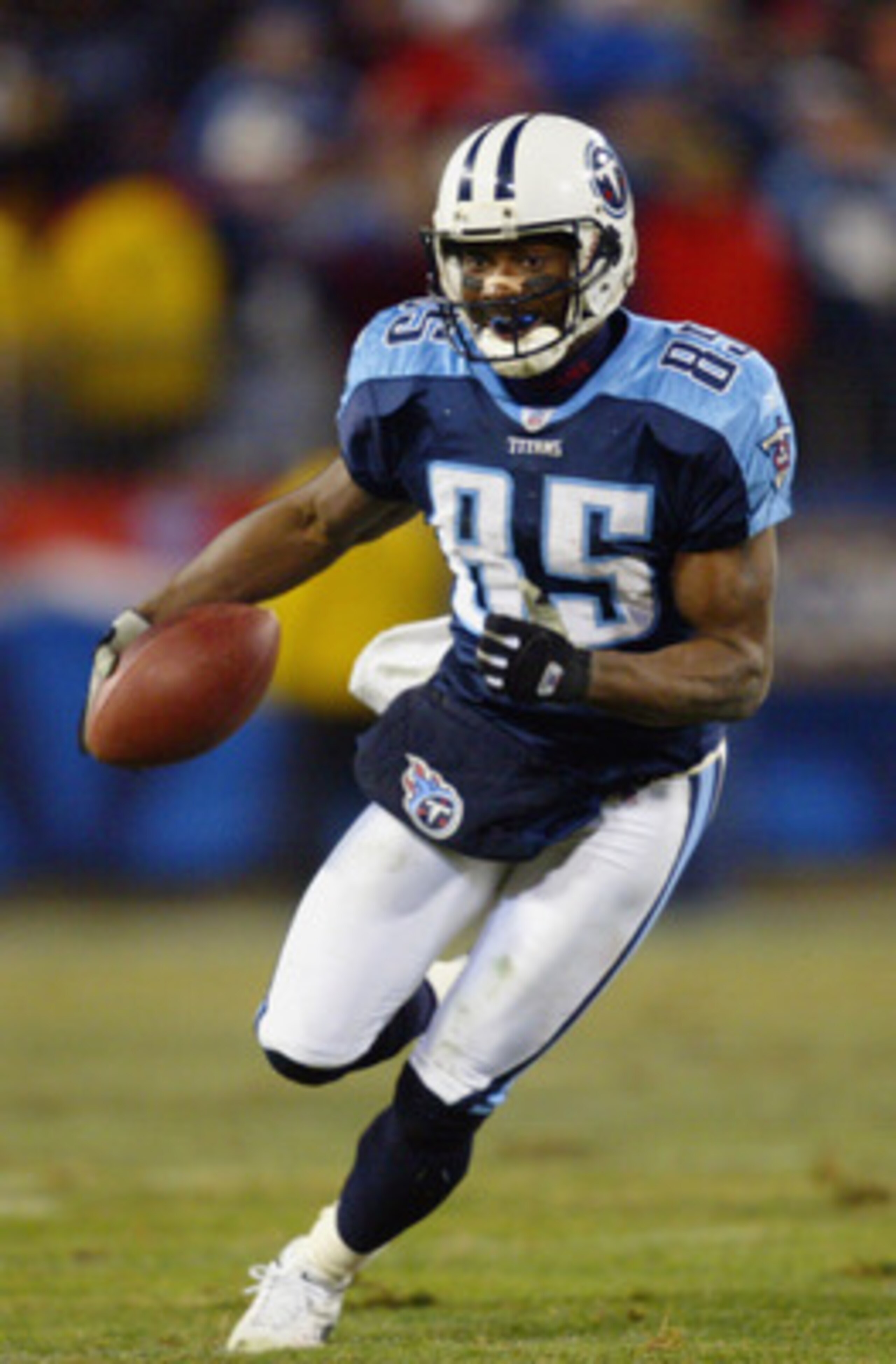 NASHVILLE, TN - JANUARY 11:  Derrick Mason #85 of the Tennessee Titans runs with the ball during the AFC divisional playoff game against the Pittsburgh Steelers at the Coliseum on January 11, 2003 in Nashville, Tennessee.  The Titans won 34-31 in overtime