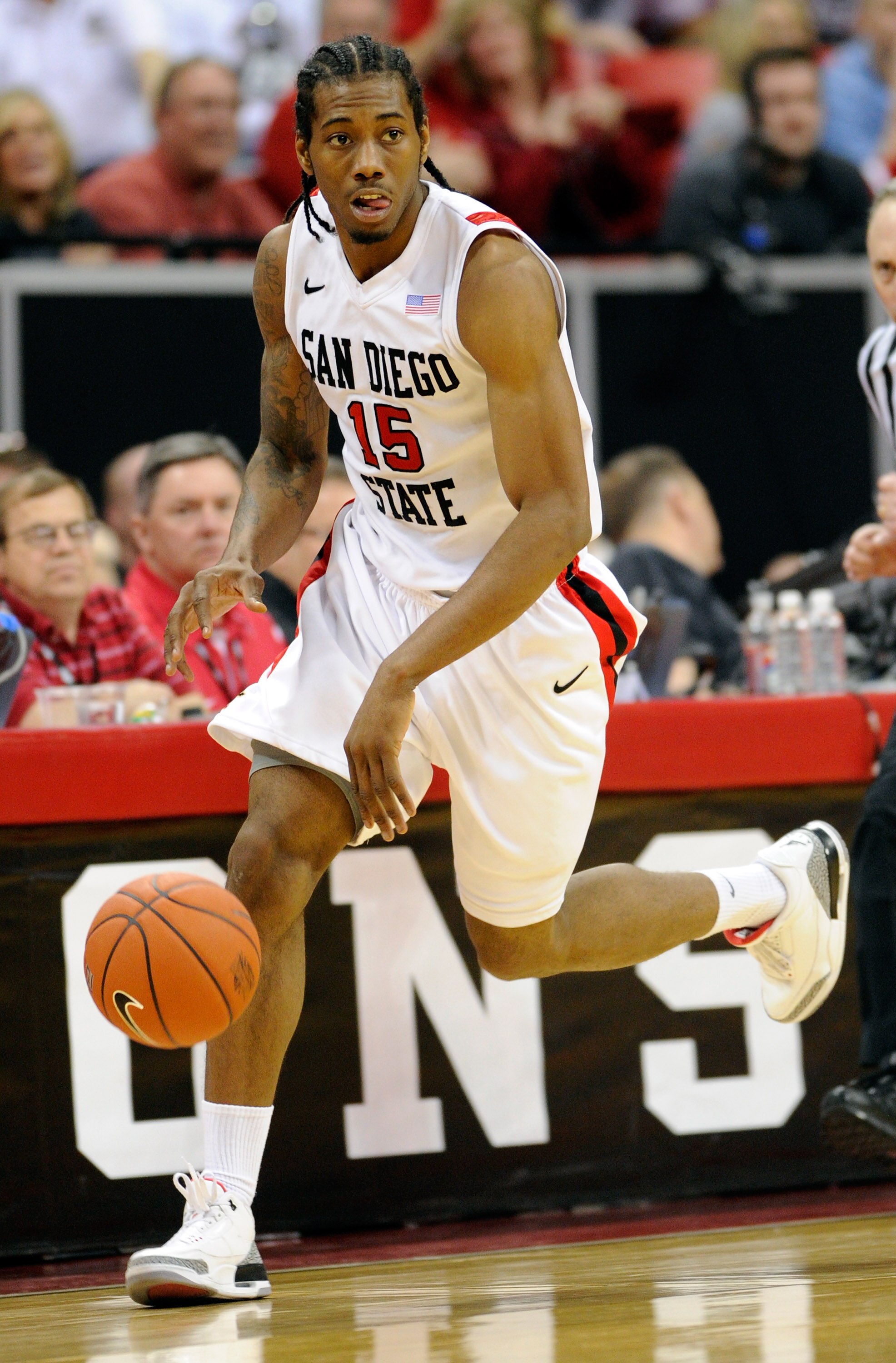LAS VEGAS, NV - MARCH 10:  Kawhi Leonard #15 of the San Diego State Aztecs brings the ball up the court during a quarterfinal game of the Conoco Mountain West Conference Basketball tournament against the Utah Utes at the Thomas & Mack Center March 10, 201
