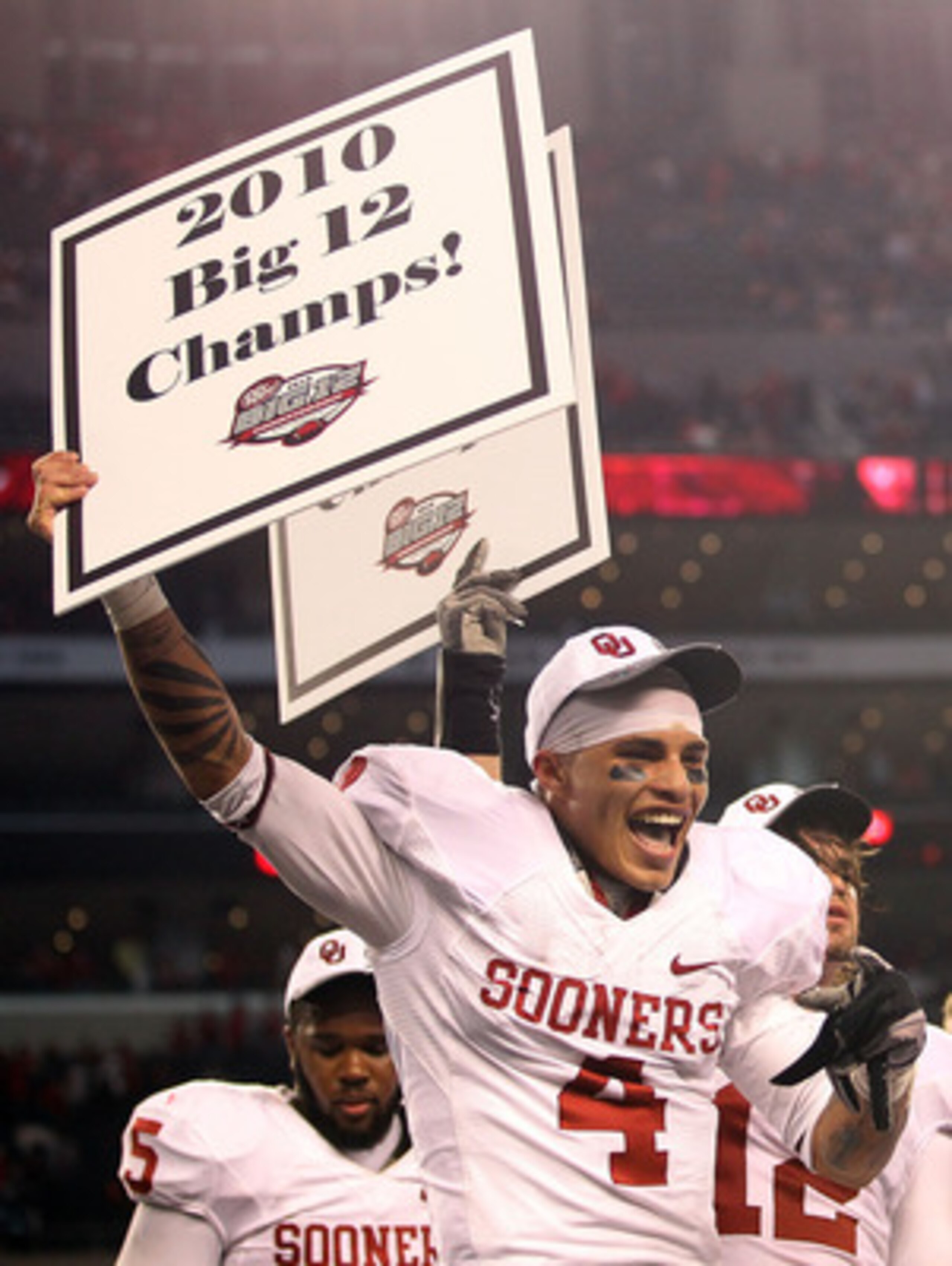 ARLINGTON, TX - DECEMBER 04:  Wide receiver Kenny Stills of the Oklahoma Sooners celebrates a 23-20 win against the Nebraska Cornhuskers during the Big 12 Championship at Cowboys Stadium on December 4, 2010 in Arlington, Texas.  (Photo by Ronald Martinez/