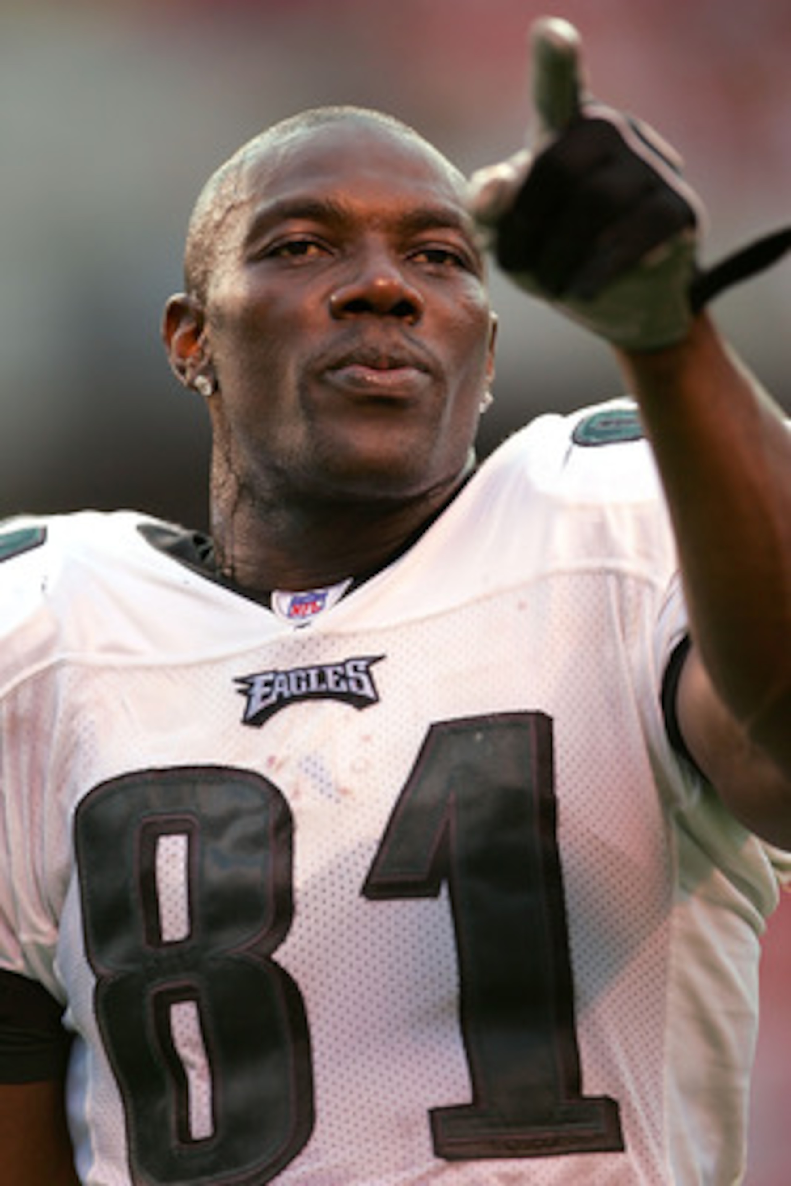 KANSAS CITY, MO - OCTOBER 2:  Terrell Owens #81 of the Philadelphia Eagles taunts the crowd during the second half of the game against the Kansas City Chiefs on October 2, 2005 at Arrowhead Stadium in Kansas City, Missouri.  (Photo by Jamie Squire/Getty I