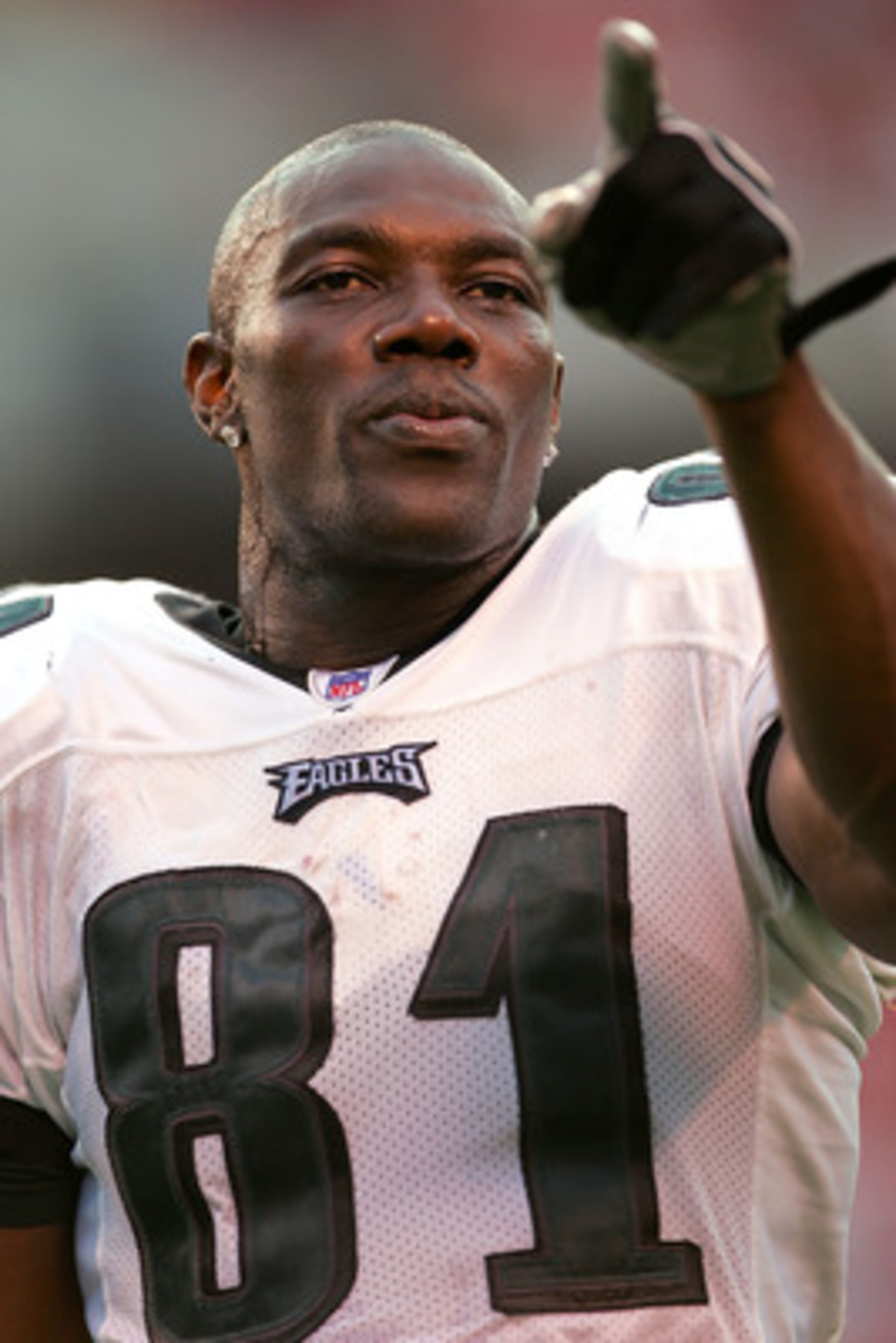 KANSAS CITY, MO - OCTOBER 2:  Terrell Owens #81 of the Philadelphia Eagles taunts the crowd during the second half of the game against the Kansas City Chiefs on October 2, 2005 at Arrowhead Stadium in Kansas City, Missouri.  (Photo by Jamie Squire/Getty I