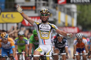 PARIS - JULY 25:  Mark Cavendish of HTC Columbia celebrates victory in the twentieth and final stage of Le Tour de France 2010, from Longjumeau to the Champs-Elysees in Paris on July 25, 2010 in Paris, France.  (Photo by Bryn Lennon/Getty Images)