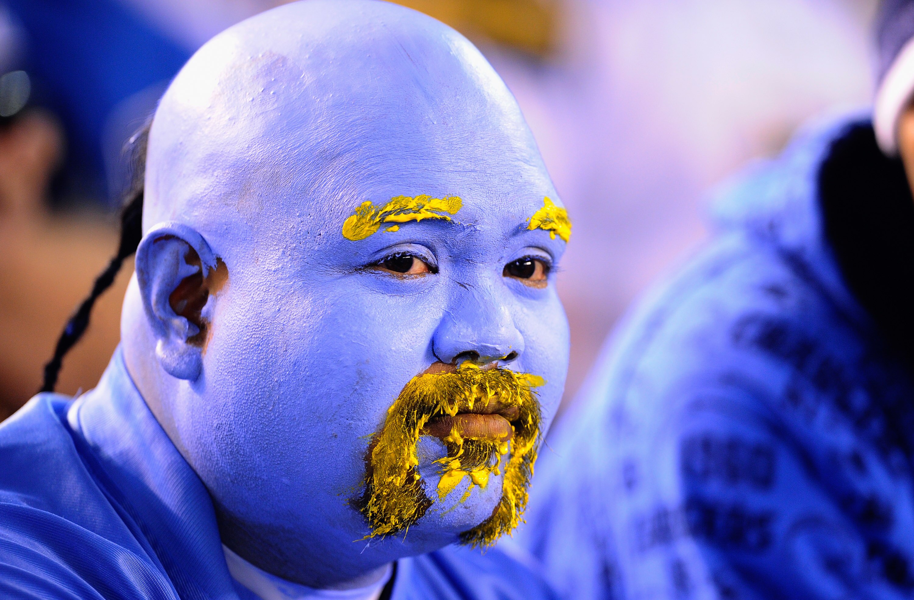 SAN DIEGO - NOVEMBER 22:  Fans of San Diego Chargers cheer during the NFL football game against Denver Broncos against of theat Qualcomm Stadium on November 22, 2010 in San Diego, California.  (Photo by Kevork Djansezian/Getty Images)