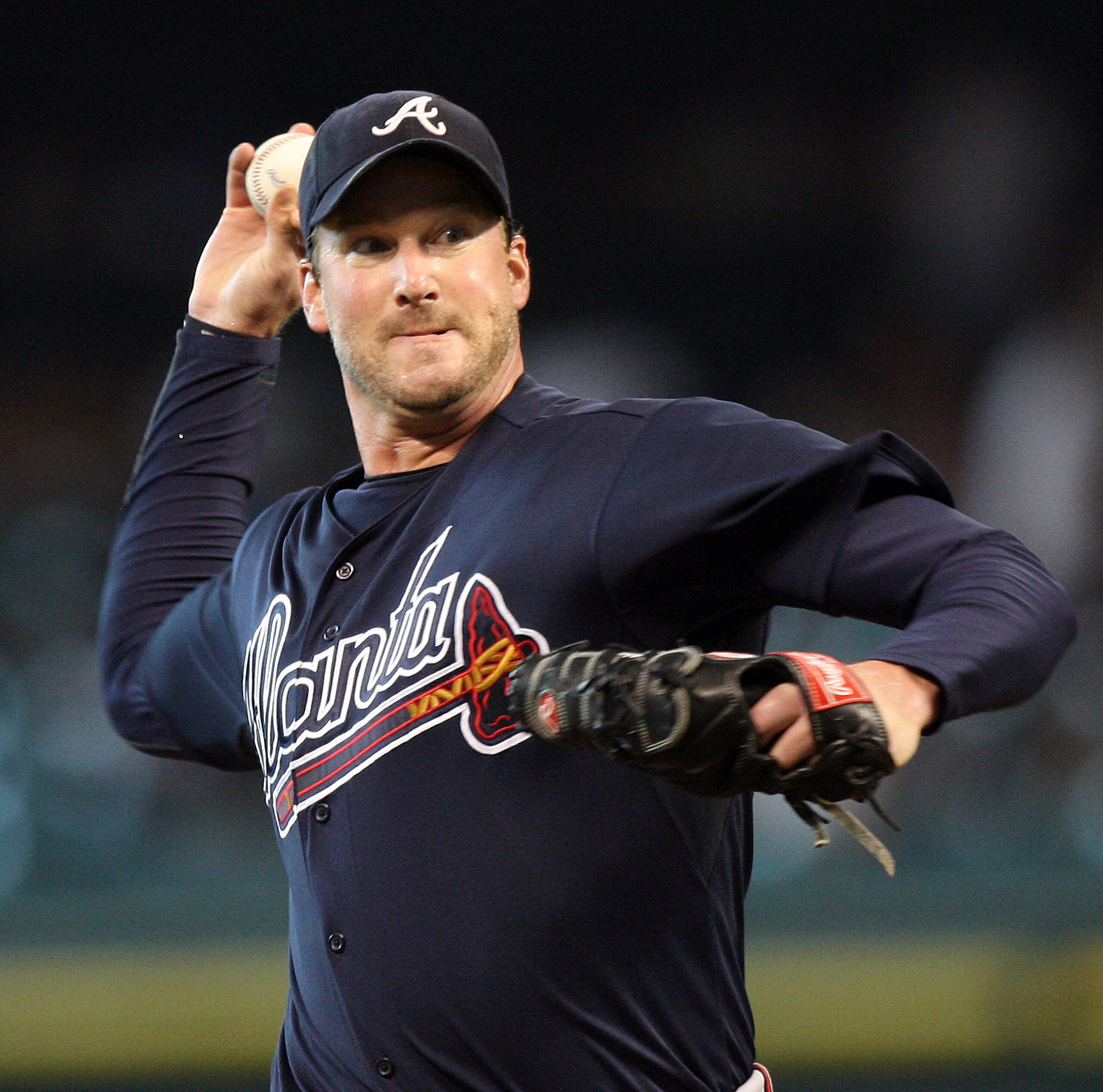 HOUSTON - JUNE 13:  Pitcher Derek Lowe #32 of the Atlanta Braves throws against the Houston Astros in the first inning at Minute Maid Park on June 13, 2011 in Houston, Texas.  (Photo by Bob Levey/Getty Images)