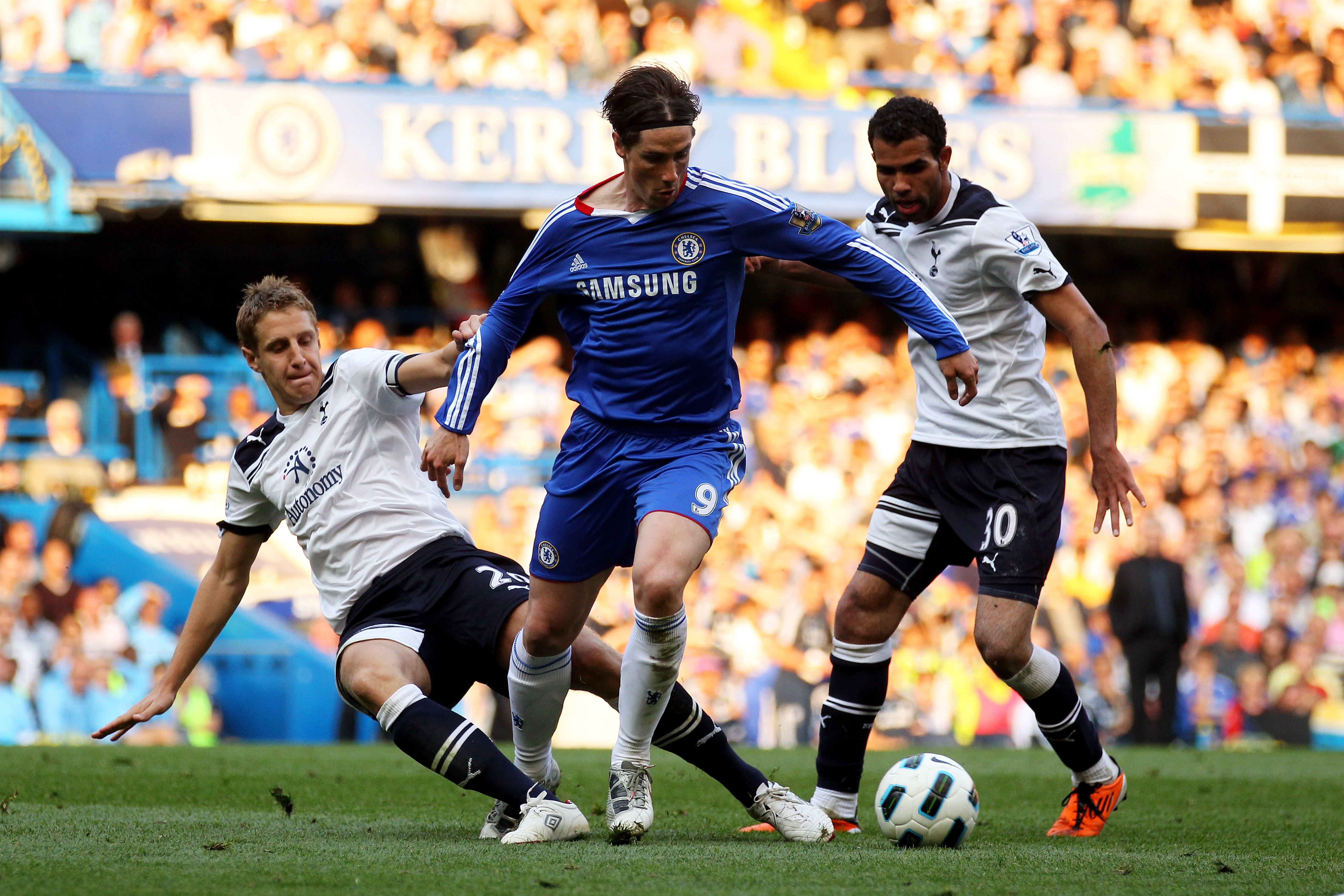 LONDON, ENGLAND - APRIL 30:  Fernando Torres of Chelsea is tackled by Michael Dawson of Spurs during the Barclays Premier League match between Chelsea and Tottenham Hotspur at Stamford Bridge on April 30, 2011 in London, England.  (Photo by Clive Rose/Get