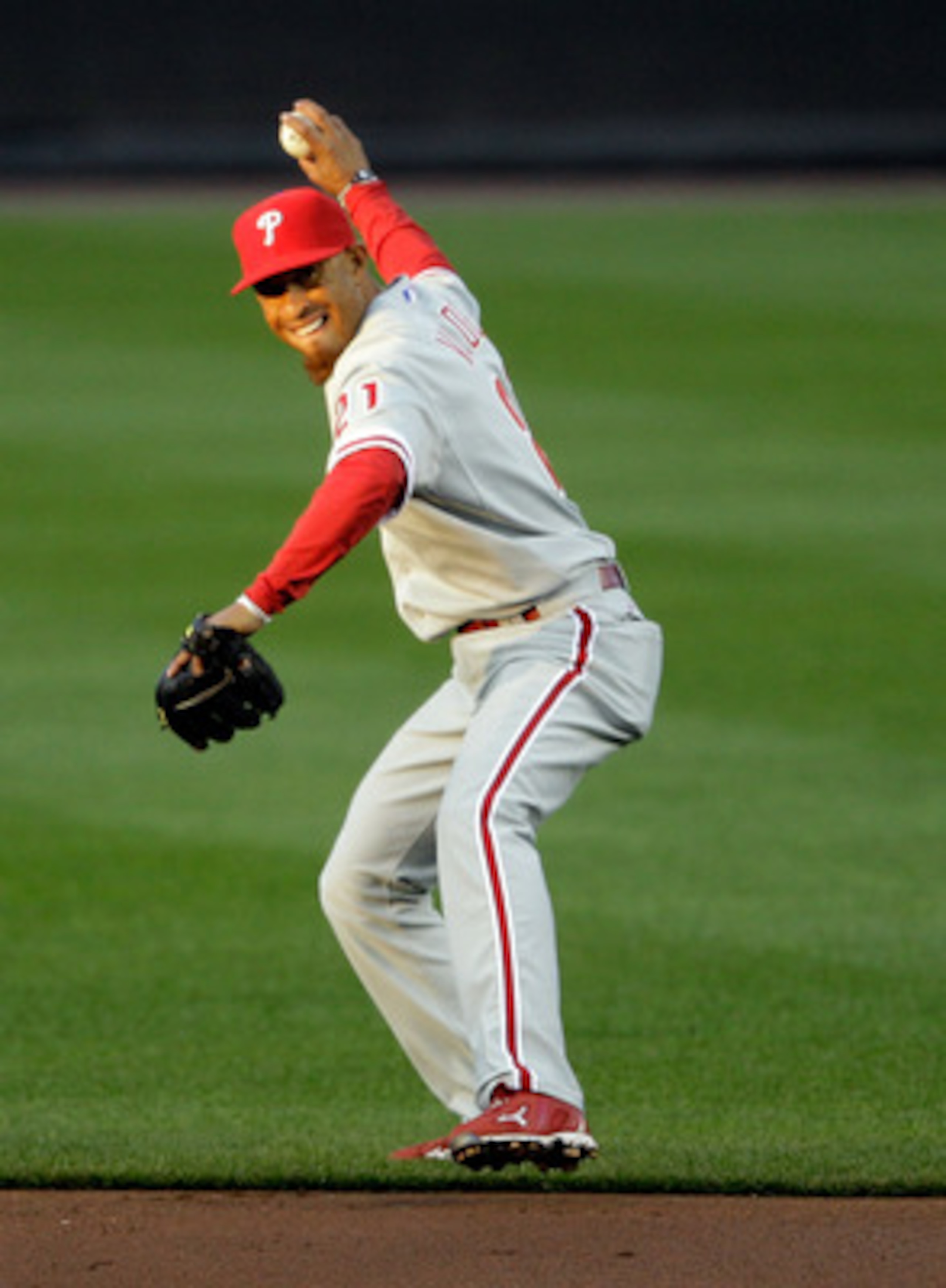 WASHINGTON, DC - APRIL 14:  Second baseman Wilson Valdez #21 of the Philadelphia Phillies in action against the Washington Nationals at Nationals Park on April 14, 2011 in Washington, DC.  (Photo by Rob Carr/Getty Images)