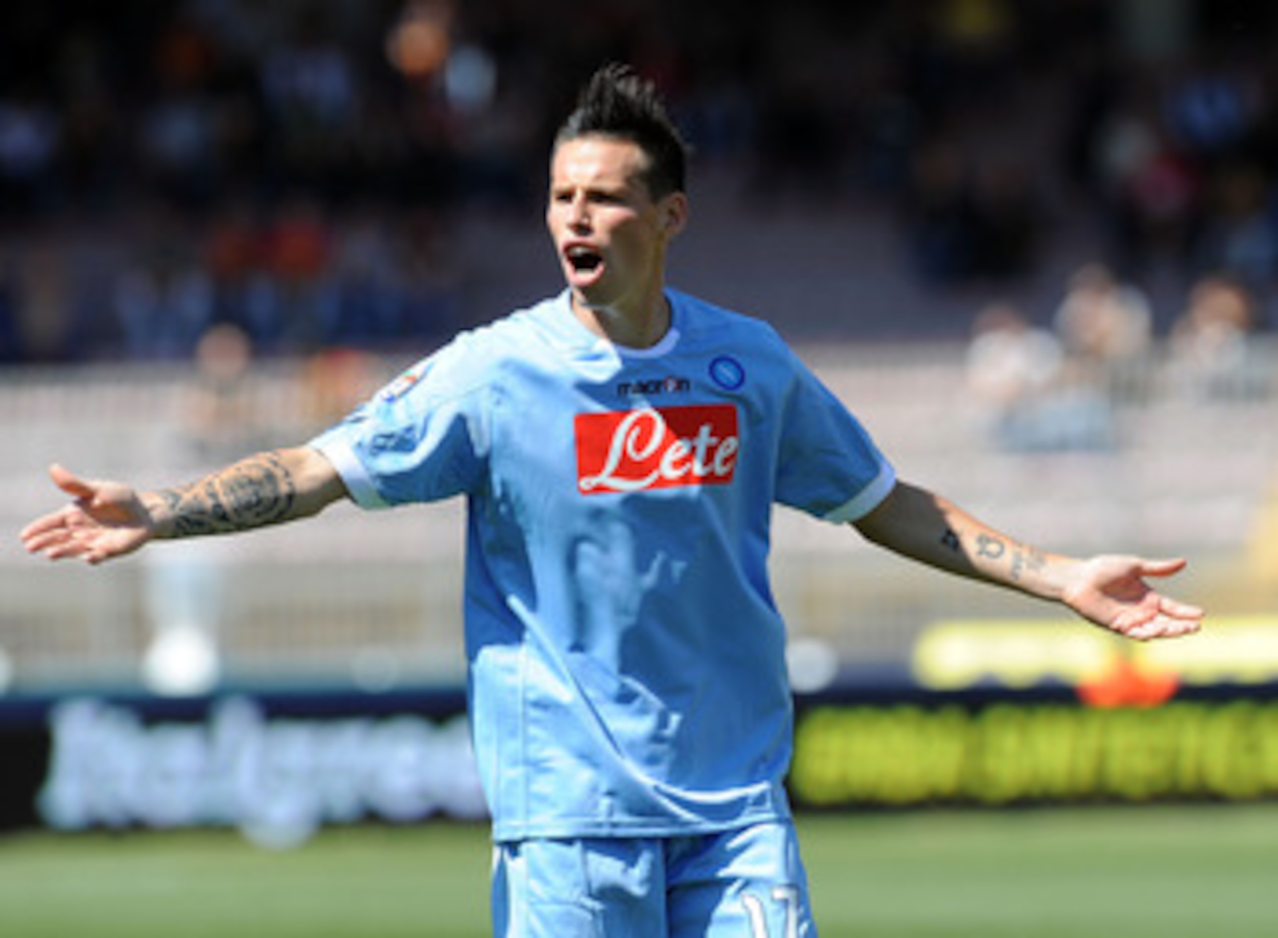 LECCE, ITALY - MAY 08:  Marek Hamsik of Napoli  in action during the Serie A match between Lecce and SSC Napoli at Stadio Via del Mare on May 8, 2011 in Lecce, Italy.  (Photo by Giuseppe Bellini/Getty Images)