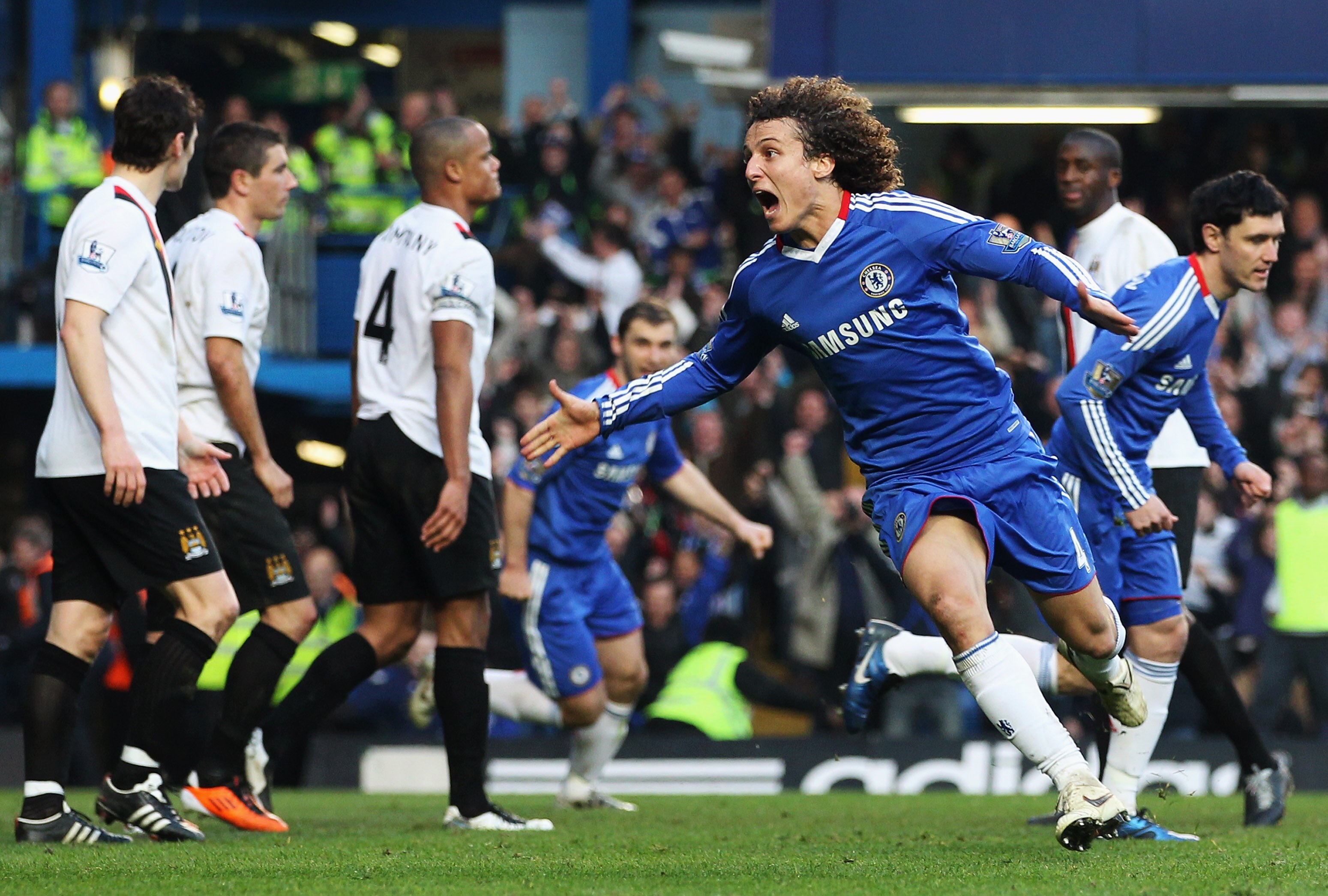 LONDON, ENGLAND - MARCH 20:  David Luiz of Chelsea celebrates as he scores their first goal during the Barclays Premier League match between Chelsea and Manchester City at Stamford Bridge on March 20, 2011 in London, England.  (Photo by Scott Heavey/Getty