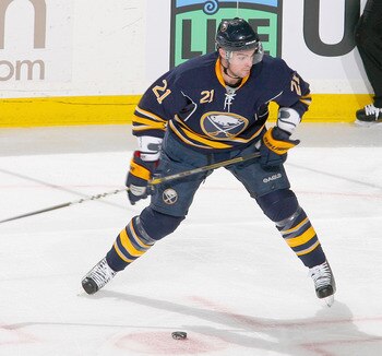 BUFFALO, NY - FEBRUARY 23: Drew Stafford #21 of the Buffalo Sabres readies to shoot against the Atlanta Thrashers at HSBC Arena on February 23, 2011 in Buffalo, New York. Buffalo won 4-1. (Photo by Rick Stewart/Getty Images)