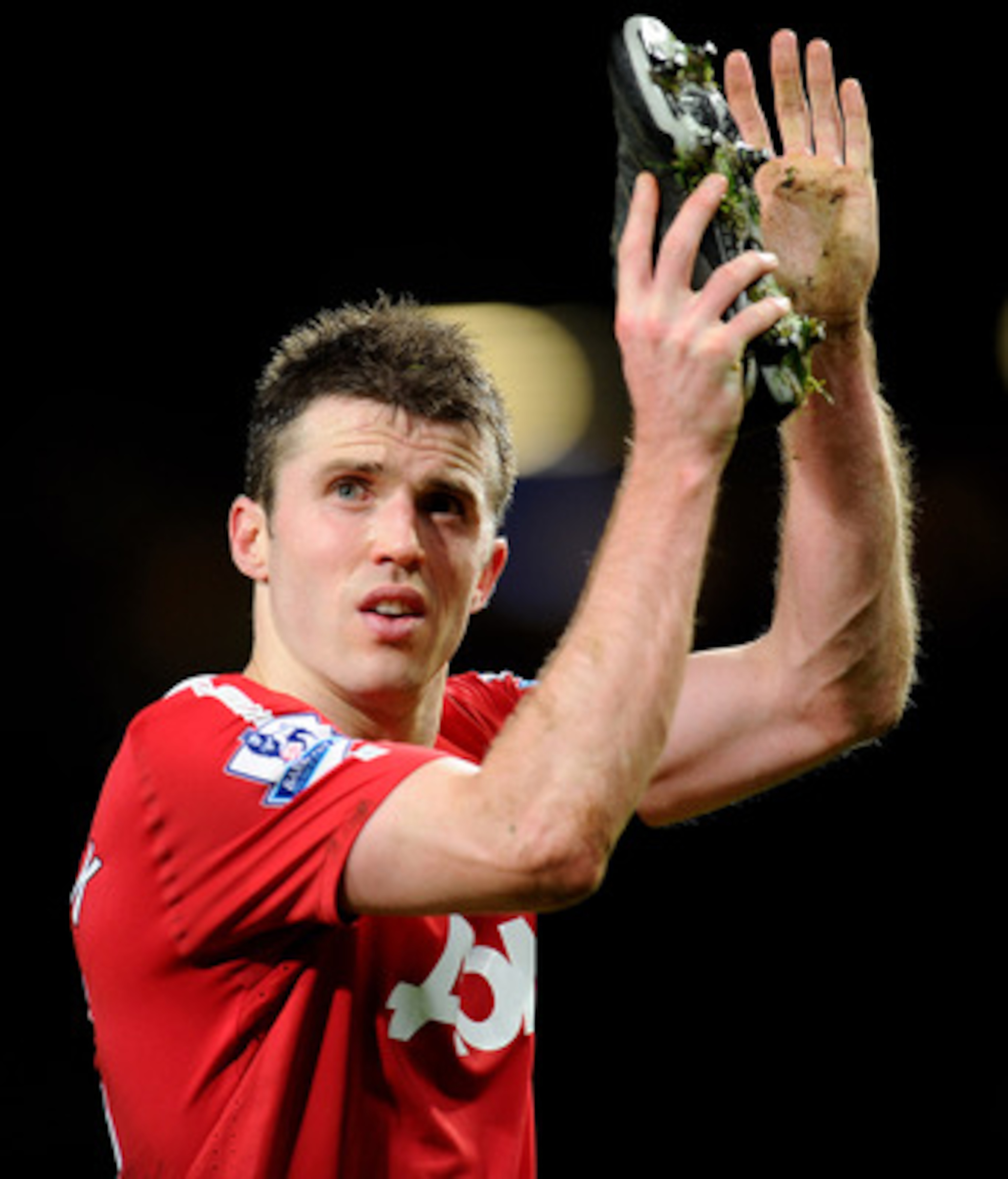 MANCHESTER, ENGLAND - FEBRUARY 01:  Michael Carrick of Manchester United applauds the fans at the end of the Barclays Premier League match between Manchester United and Aston Villa at Old Trafford on February 1, 2011 in Manchester, England.  (Photo by Cli