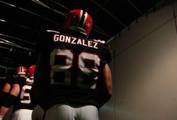 ATLANTA - NOVEMBER 11:  Tony Gonzalez #88 of the Atlanta Falcons against the Baltimore Ravens at Georgia Dome on November 11, 2010 in Atlanta, Georgia.  (Photo by Kevin C. Cox/Getty Images)