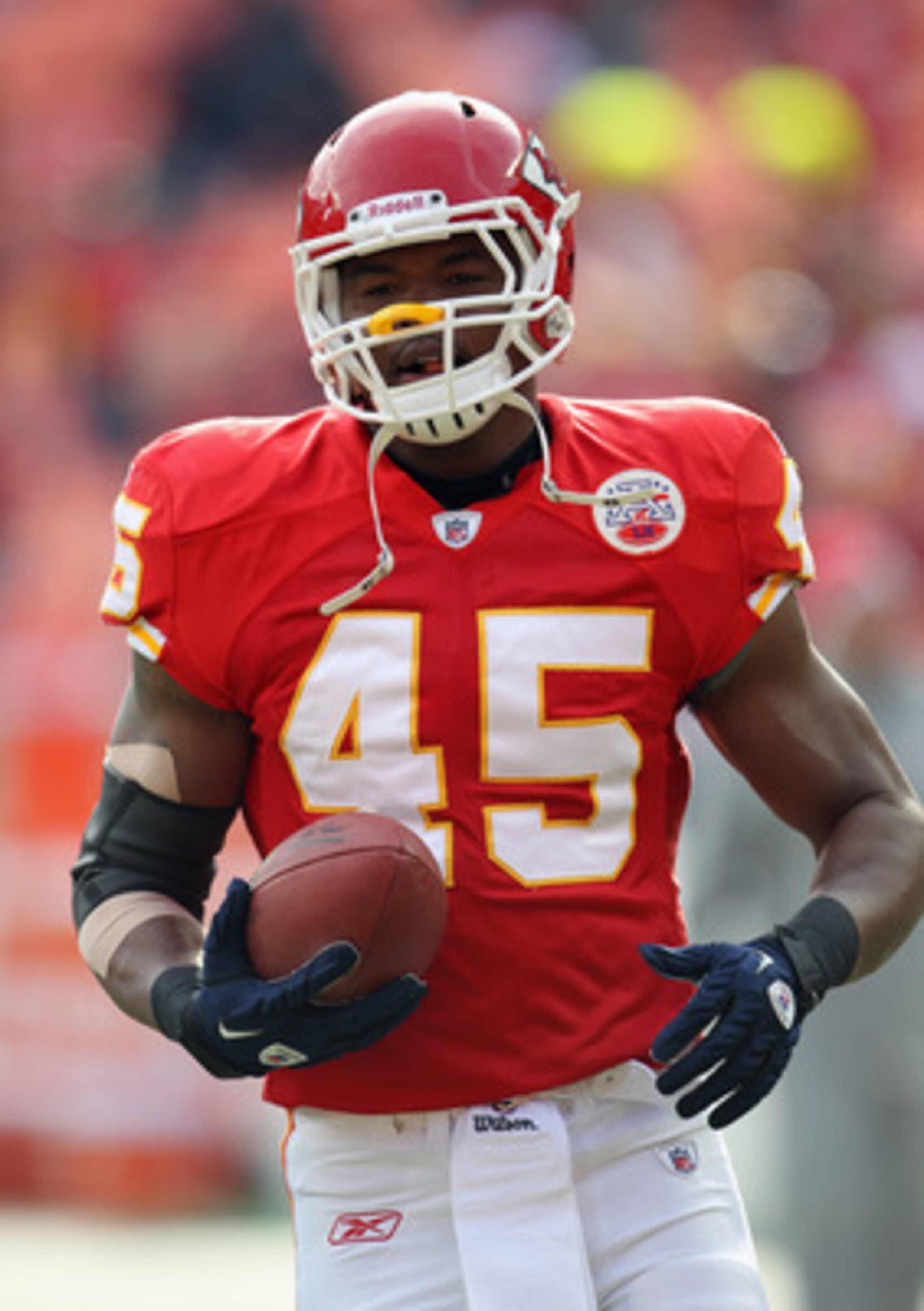 KANSAS CITY, MO - DECEMBER 05:  Leonard Pope #45 of the Kansas City Chiefs in action during the game against the Denver Broncos on December 5, 2010 at Arrowhead Stadium in Kansas City, Missouri.  (Photo by Jamie Squire/Getty Images)