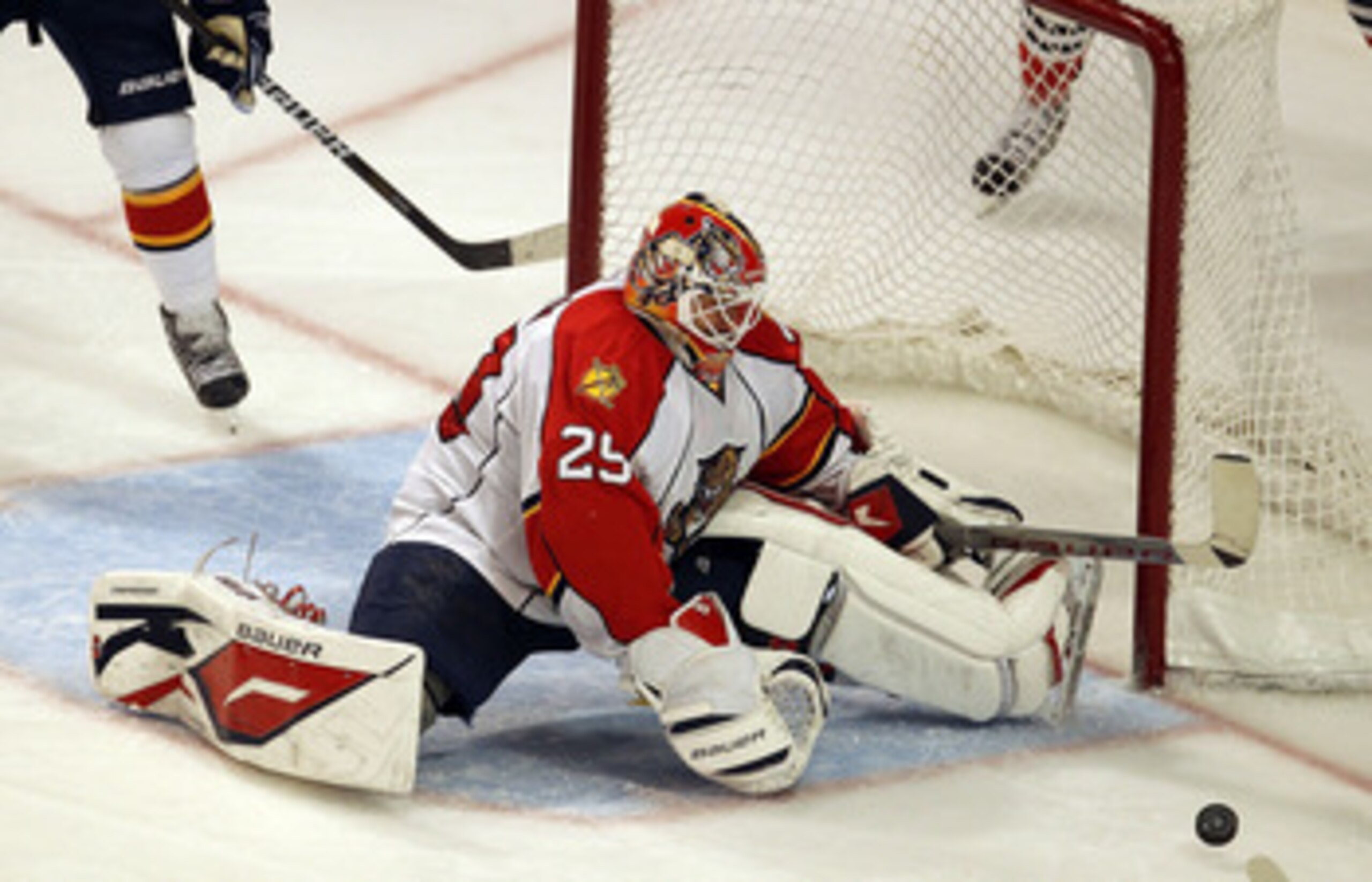 CHICAGO, IL - MARCH 23: Tomas Vokoun #29 of the Florida Panthers makes a save against the Chicago Blackhawks at the United Center on March 23, 2011 in Chicago, Illinois. The Blackhawks defeaeted the Panthers 4-0. (Photo by Jonathan Daniel/Getty Images)