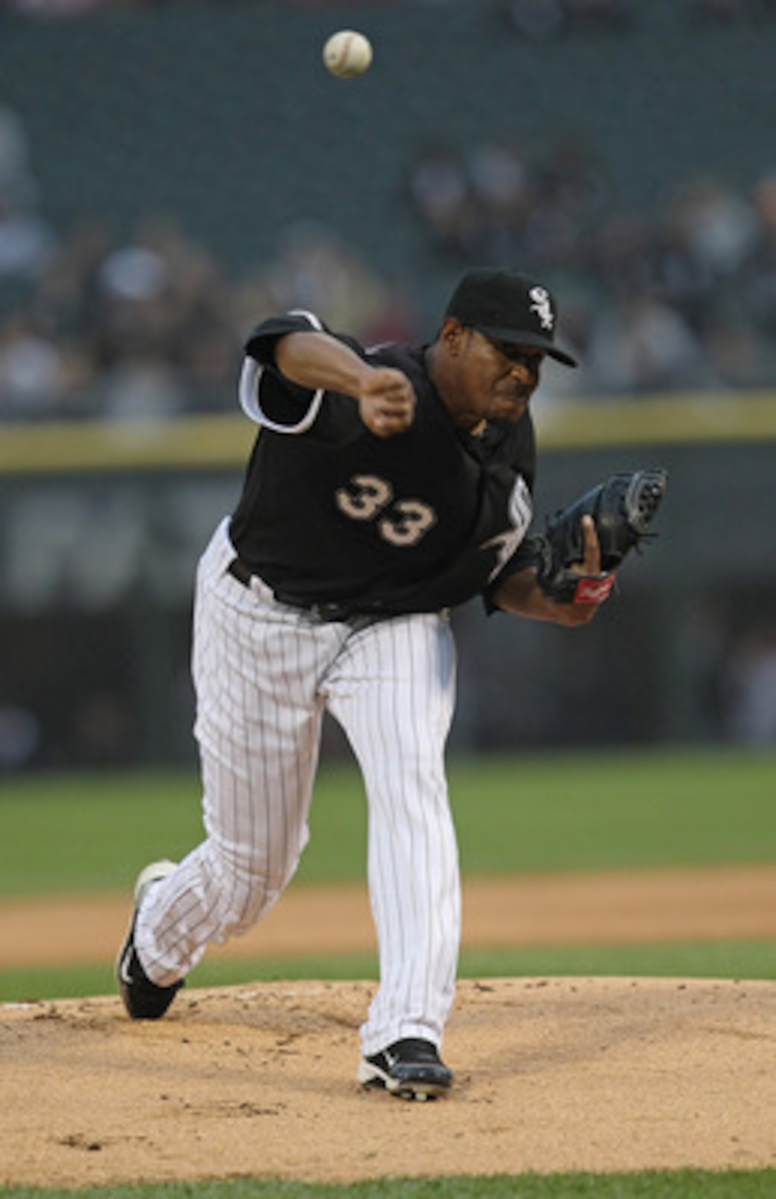 CHICAGO, IL - JUNE 10:  Starting pitcher Edwin Jackson #33 of the Chicago White Sox delivers the ball against the Oakland Athletics at U.S. Cellular Field on June 10, 2011 in Chicago, Illinois.  The White Sox defeated the Athletics 7-5.  (Photo by Jonatha