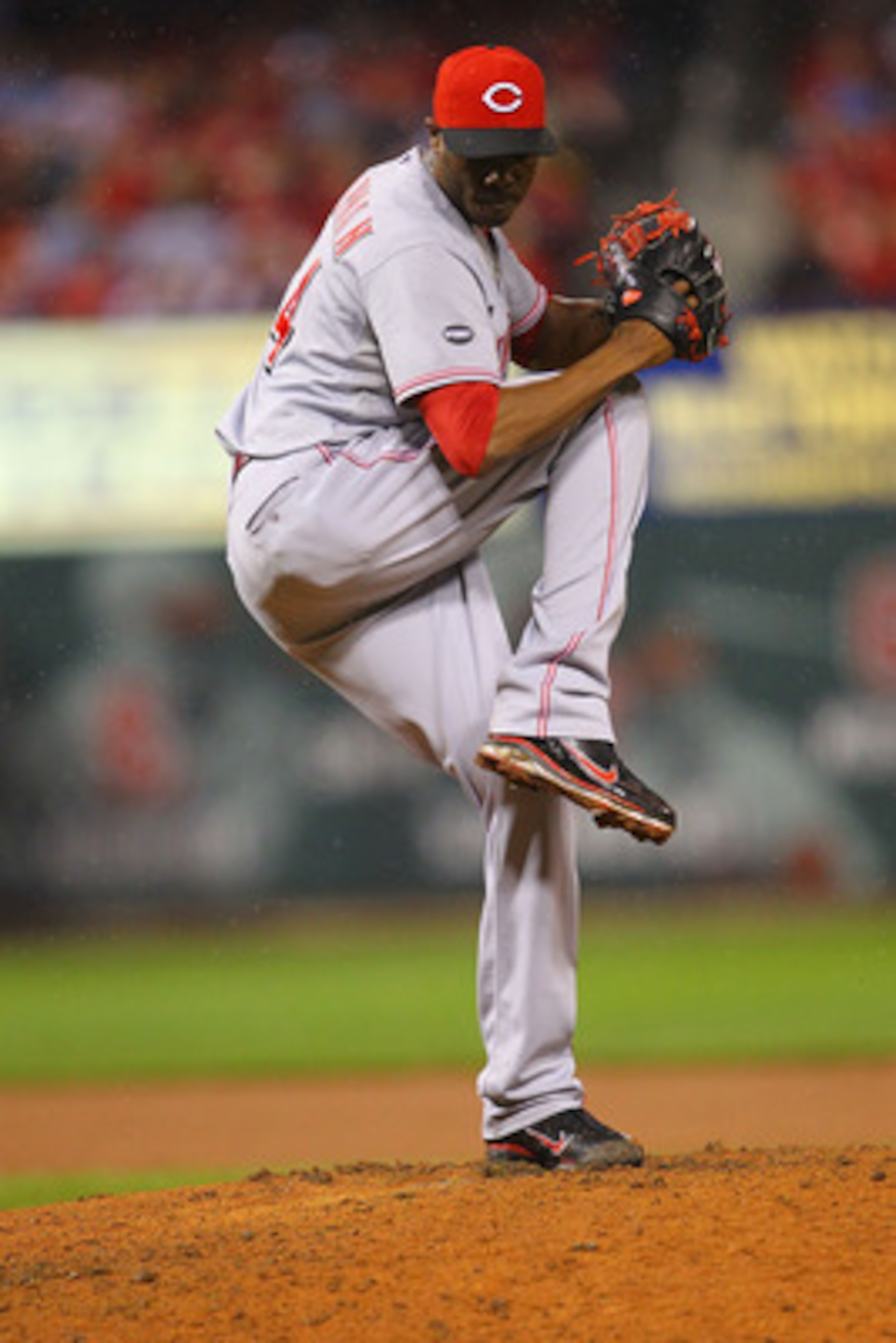 ST. LOUIS, MO - APRIL 24: Reliever Aroldis Chapman #54 of the Cincinnati Reds pitches against the St. Louis Cardinals at Busch Stadium on April 24, 2011 in St. Louis, Missouri.  (Photo by Dilip Vishwanat/Getty Images)