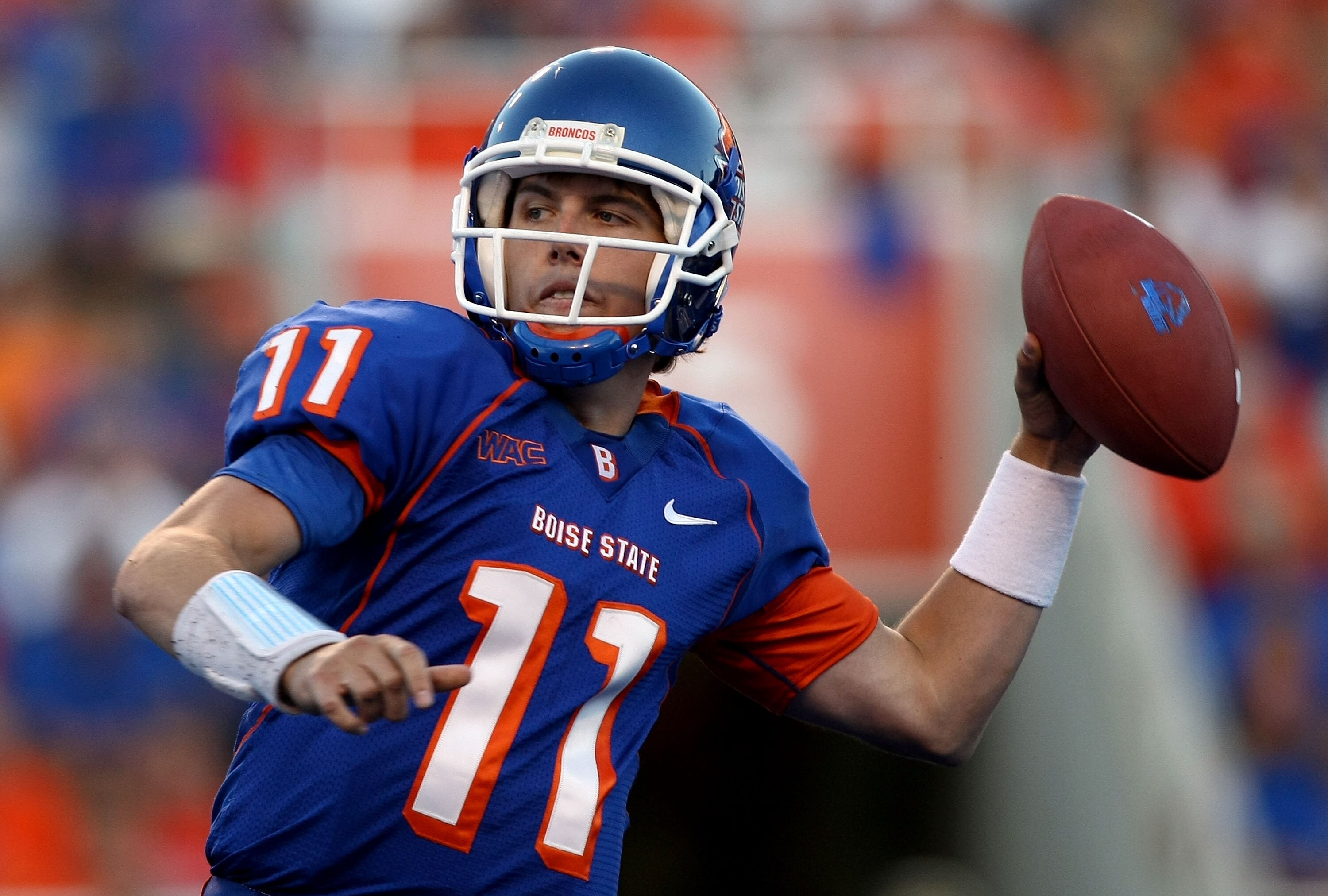 BOISE , ID - SEPTEMBER 13:  Kellen Moore #11 of the Boise State Broncos thorws the ball against the Bowling Green Falcons at Bronco Stadium on September 13, 2008 in Boise, Idaho.  (Photo by Jonathan Ferrey/Getty Images)