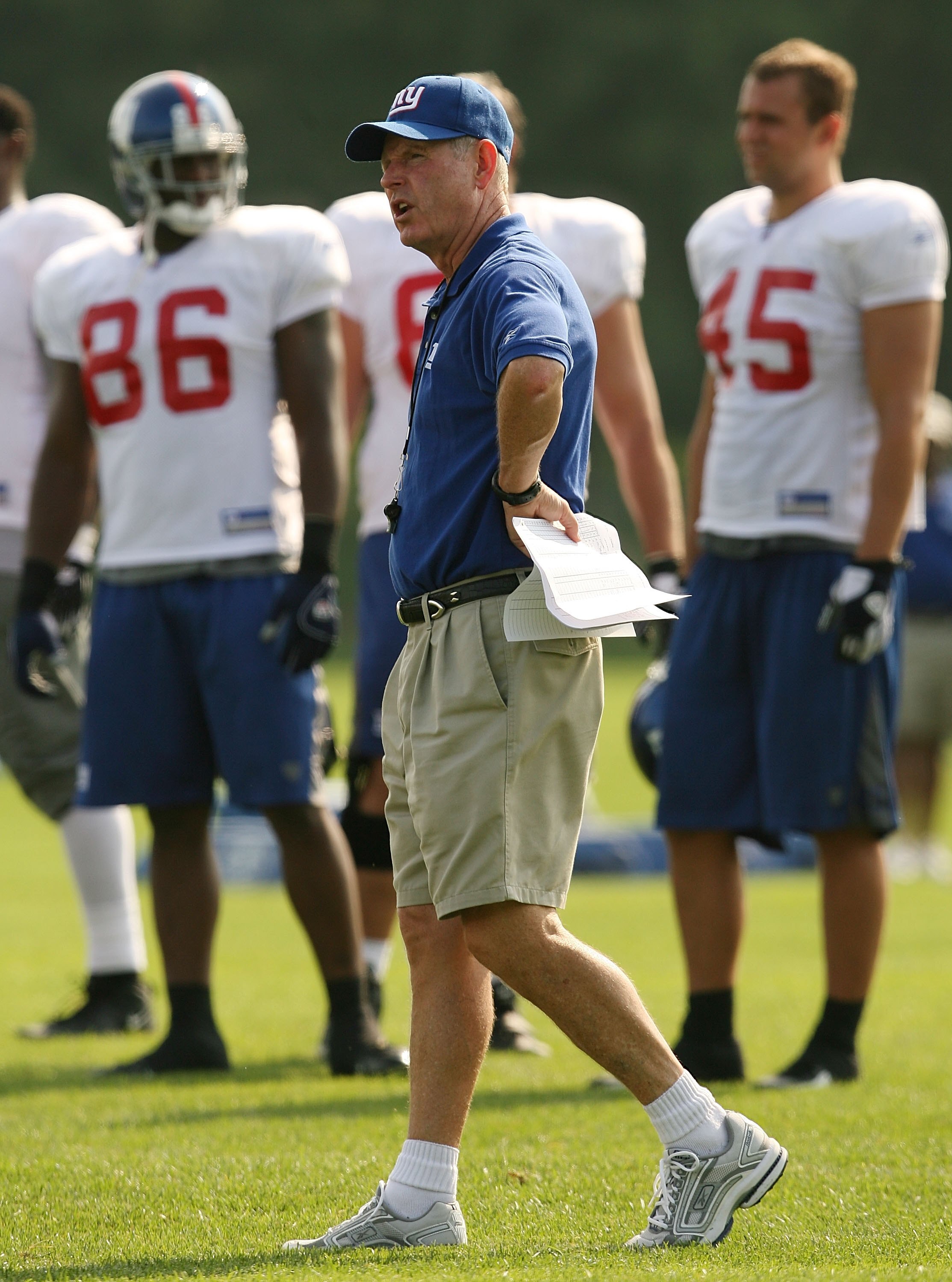 ALBANY, NY - JULY 31:  Head coach Tom Coughlin talks to his team during the New York Giants training camp on July 31, 2006 at the University at Albany in Albany, New York. (Photo by Nick Laham/Getty Images)