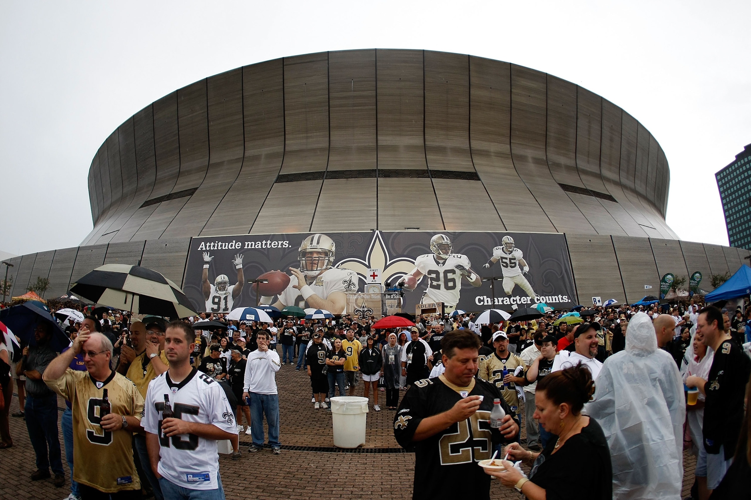 NEW ORLEANS - SEPTEMBER 24: Fans tailgate outside the Superdome before the Tennessee Titans play the New Orleans Saints on September 24, 2007 at the Louisiana Superdome in New Orleans, Louisiana. (Photo by Chris Graythen/Getty Images) NEW ORLEANS - SEPTEMBER 24: Fans tailgate outside the Superdome before the Tennessee Titans play the New Orleans Saints on September 24, 2007 at the Louisiana Superdome in New Orleans, Louisiana. (Photo by Chris Graythen/Getty Images)