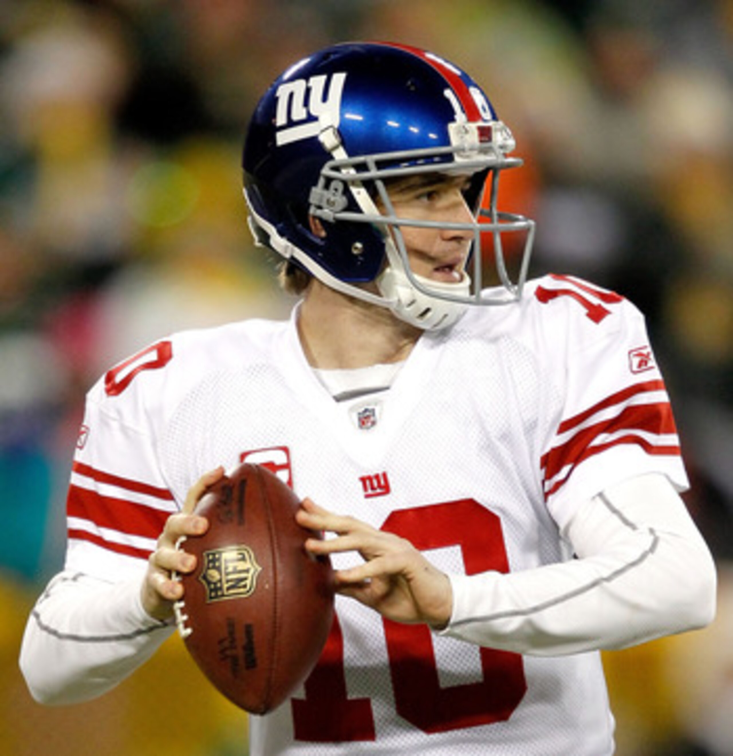 GREEN BAY, WI - DECEMBER 26:  Eli Manning #10 of the New York Giants throws against the Green Bay Packers at Lambeau Field on December 26, 2010 in Green Bay, Wisconsin.  (Photo by Matthew Stockman/Getty Images)