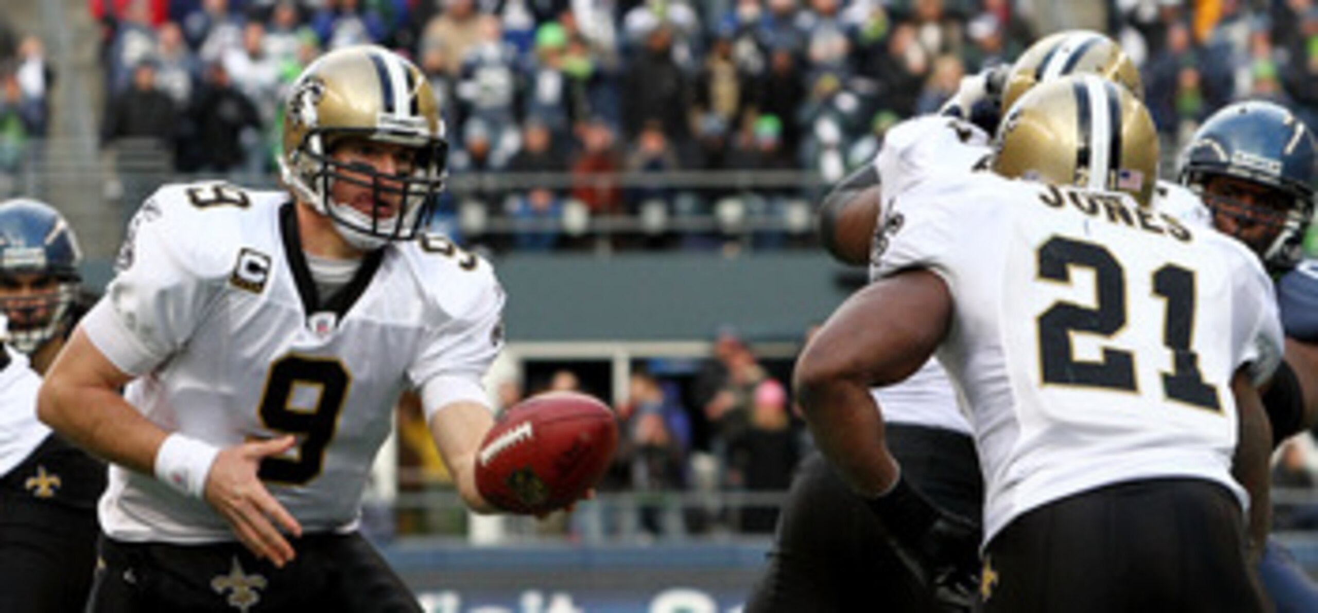 SEATTLE, WA - JANUARY 08:  Drew Brees #9 and Julius Jones #21 of the New Orleans Saints run a play against the Seattle Seahawks during the 2011 NFC wild-card playoff game at Qwest Field on January 8, 2011 in Seattle, Washington.  (Photo by Otto Greule Jr/