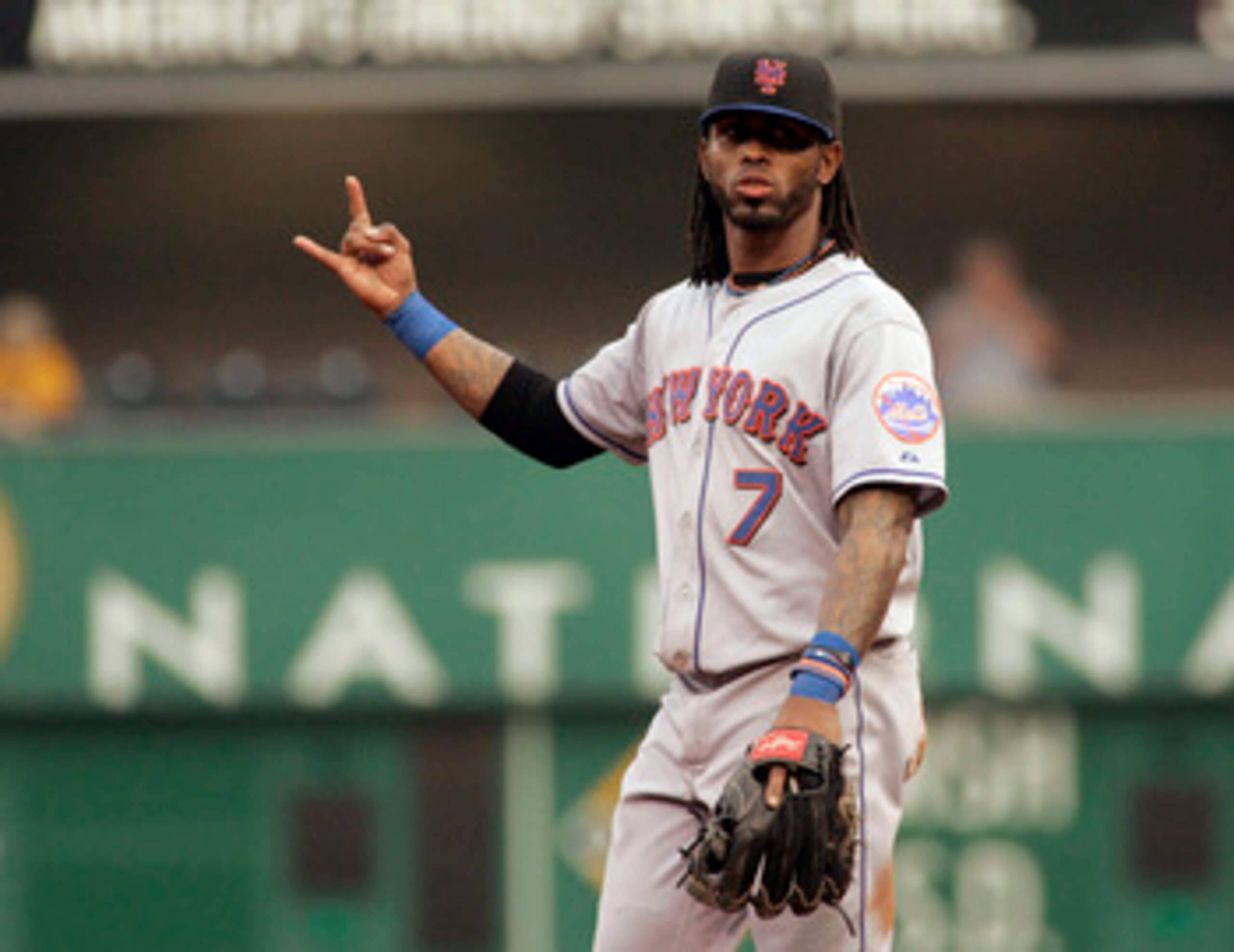 PITTSBURGH, PA - JUNE 10:  Jose Reyes #7 of the New York Mets signals two outs against the Pittsburgh Pirates during the game on June 10, 2011 at PNC Park in Pittsburgh, Pennsylvania.  (Photo by Justin K. Aller/Getty Images)