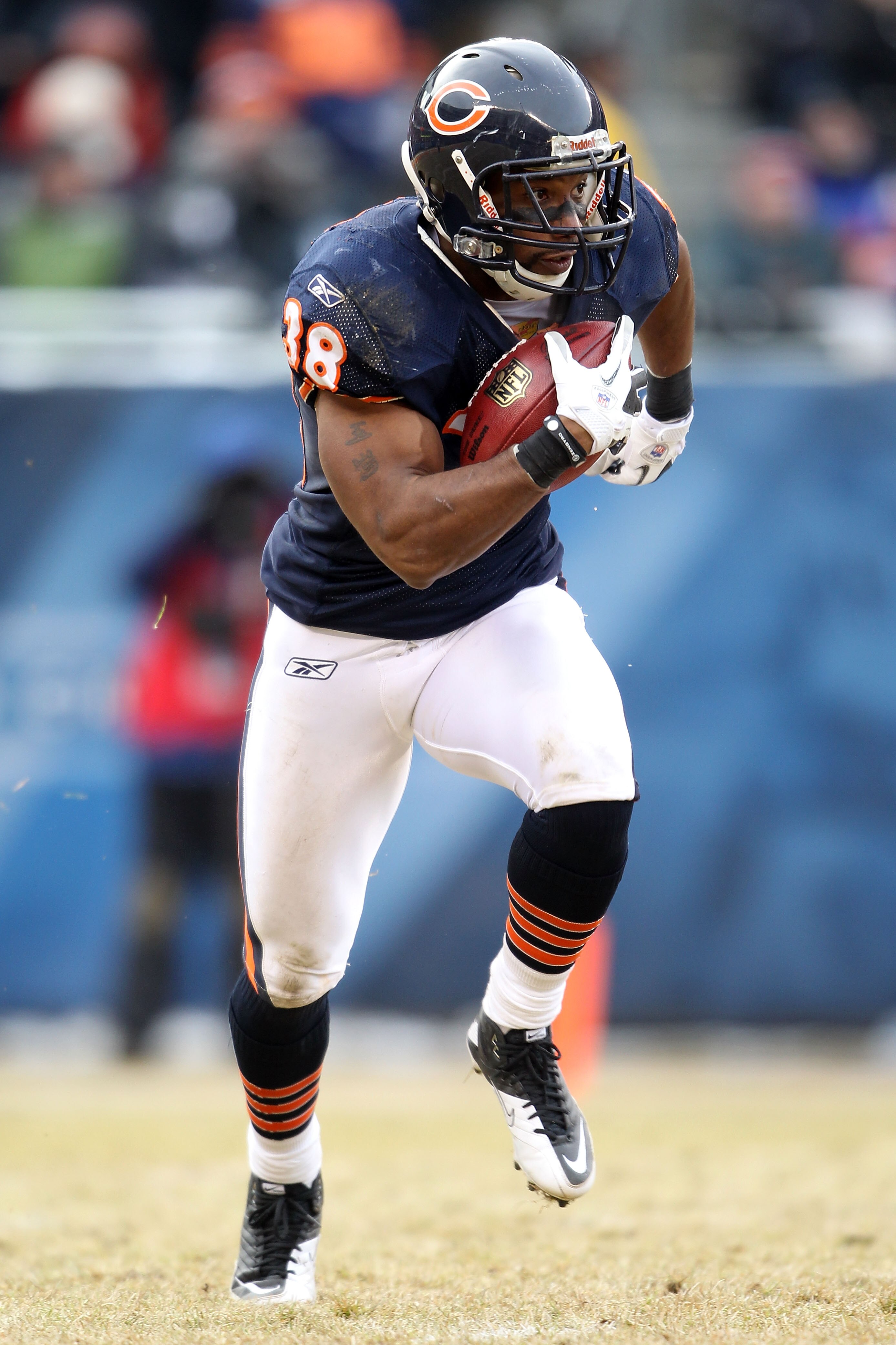 CHICAGO, IL - JANUARY 16:  Danieal Manning #38 of the Chicago Bears with the ball against the Seattle Seahawks in the 2011 NFC divisional playoff game at Soldier Field on January 16, 2011 in Chicago, Illinois.  (Photo by Andy Lyons/Getty Images)