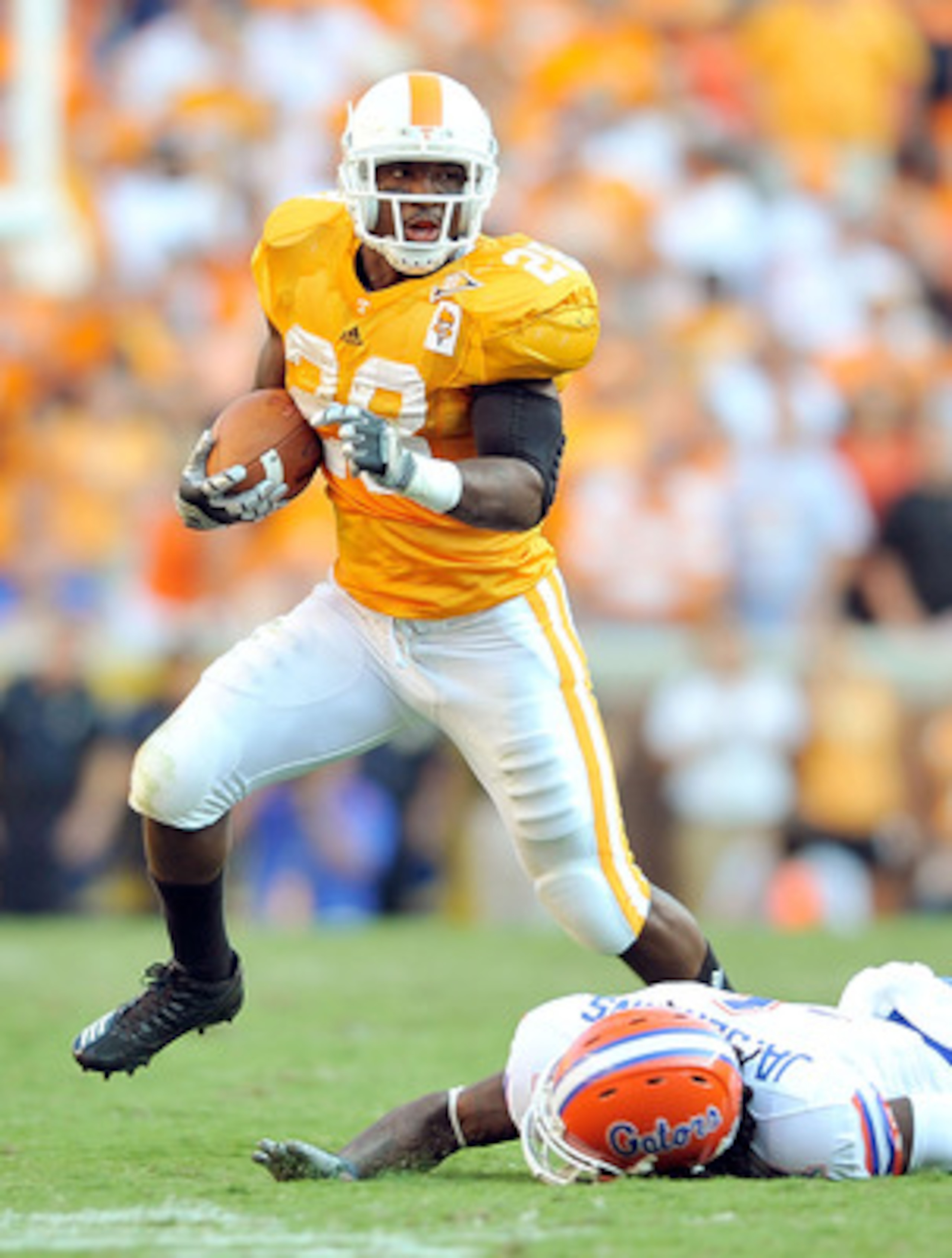 KNOXVILLE, TN - SEPTEMBER 18: Tauren Poole #28 of the Tennessee Volunteers breaks away from Janoris Jenkins #1 of the Florida Gators at Neyland Stadium on September 18, 2010 in Knoxville, Tennessee. Florida won 31-17.  (Photo by Grant Halverson/Getty Imag