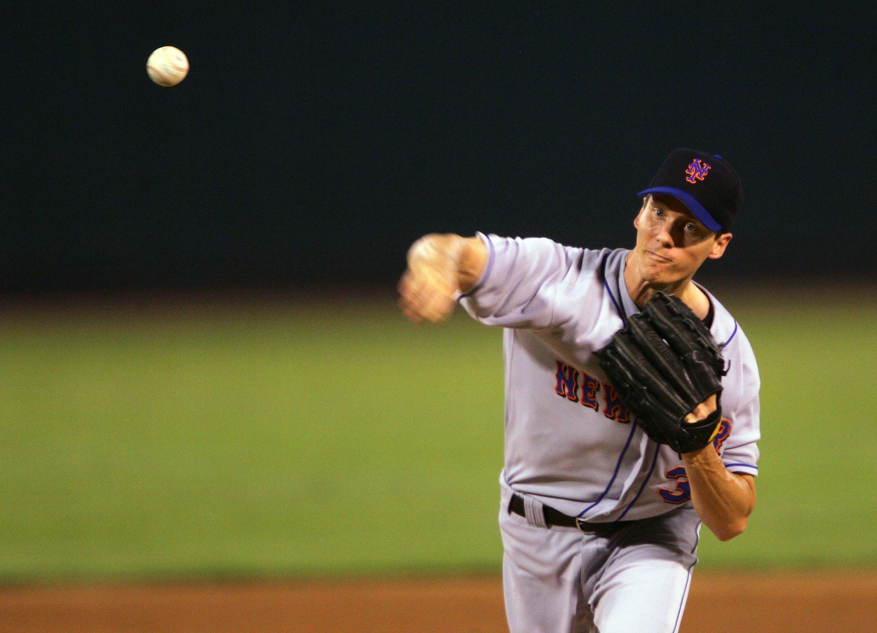 ST. LOUIS - SEPTEMBER 8:  Kris Benson #34 of the New York Mets delivers a pitch in the second inning to the St. Louis Cardinals on September 8, 2005 at Busch Stadium in St. Louis, Missouri.  (Photo by Elsa/Getty Images)