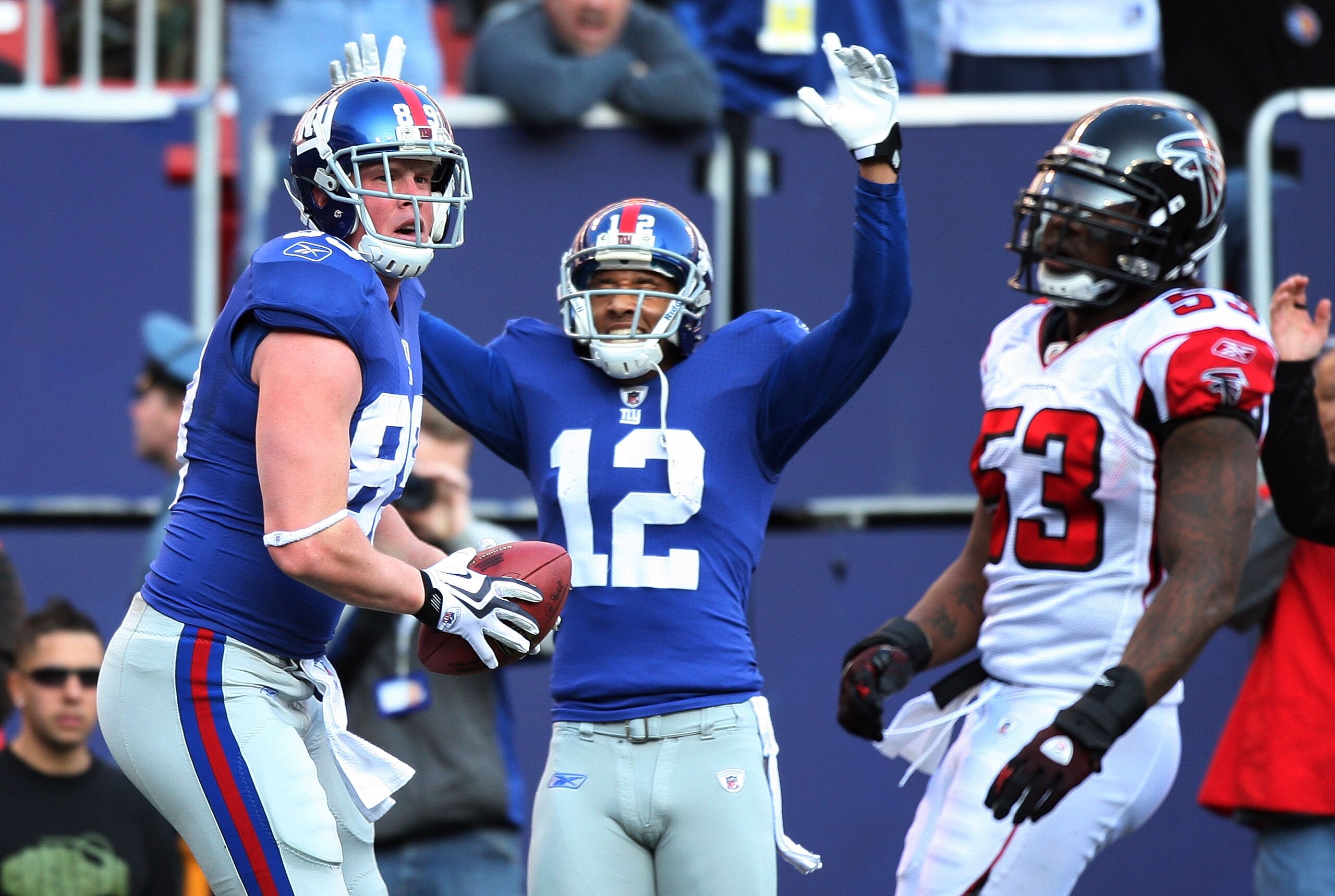 EAST RUTHERFORD, NJ - NOVEMBER 22:  Kevin Boss #89 of the New York Giants celebrates his first touchdown with teammate Steve Smith #12 as Mike Peterson #53 of the Atlanta Falcons on November 22, 2009 at Giants Stadium in East Rutherford, New Jersey.  (Pho