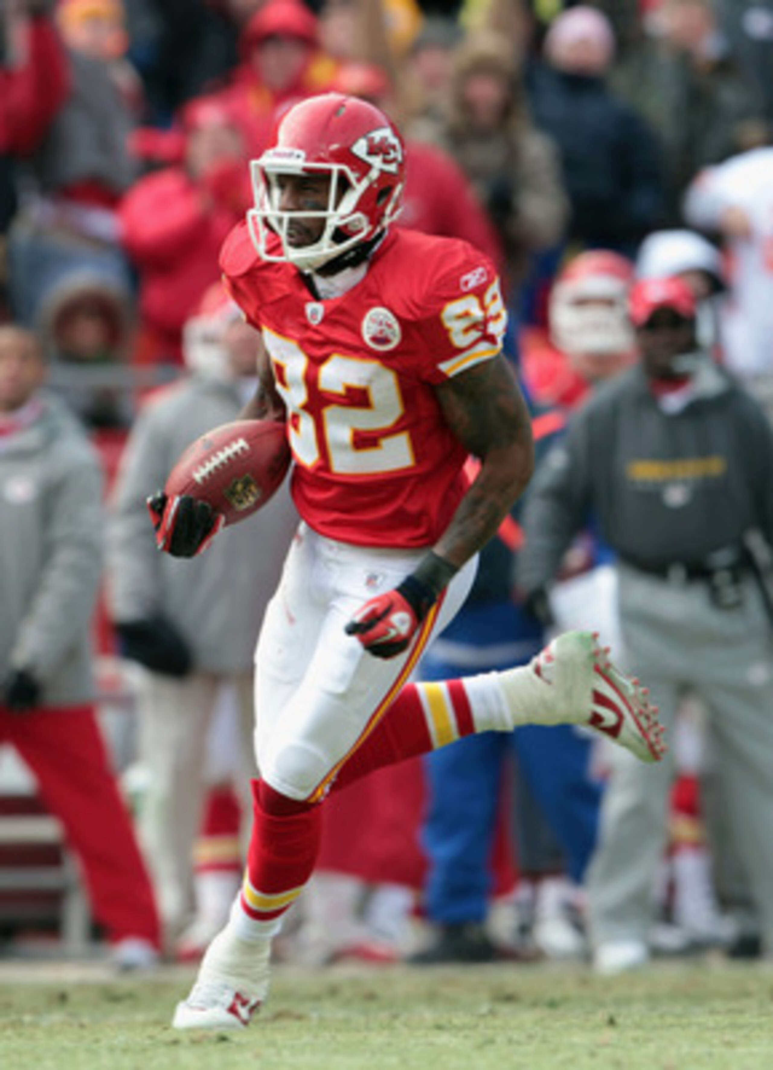 KANSAS CITY, MO - DECEMBER 26: Receiver Dwayne Bowe #82 of the Kansas City Chiefs carries the ball after making a catch on a 75 yard touchdown play during the game against the Tennessee Titans on December 26, 2010 at Arrowhead Stadium in Kansas City, Mis KANSAS CITY, MO - DECEMBER 26: Receiver Dwayne Bowe #82 of the Kansas City Chiefs carries the ball after making a catch on a 75 yard touchdown play during the game against the Tennessee Titans on December 26, 2010 at Arrowhead Stadium in Kansas City, Mis