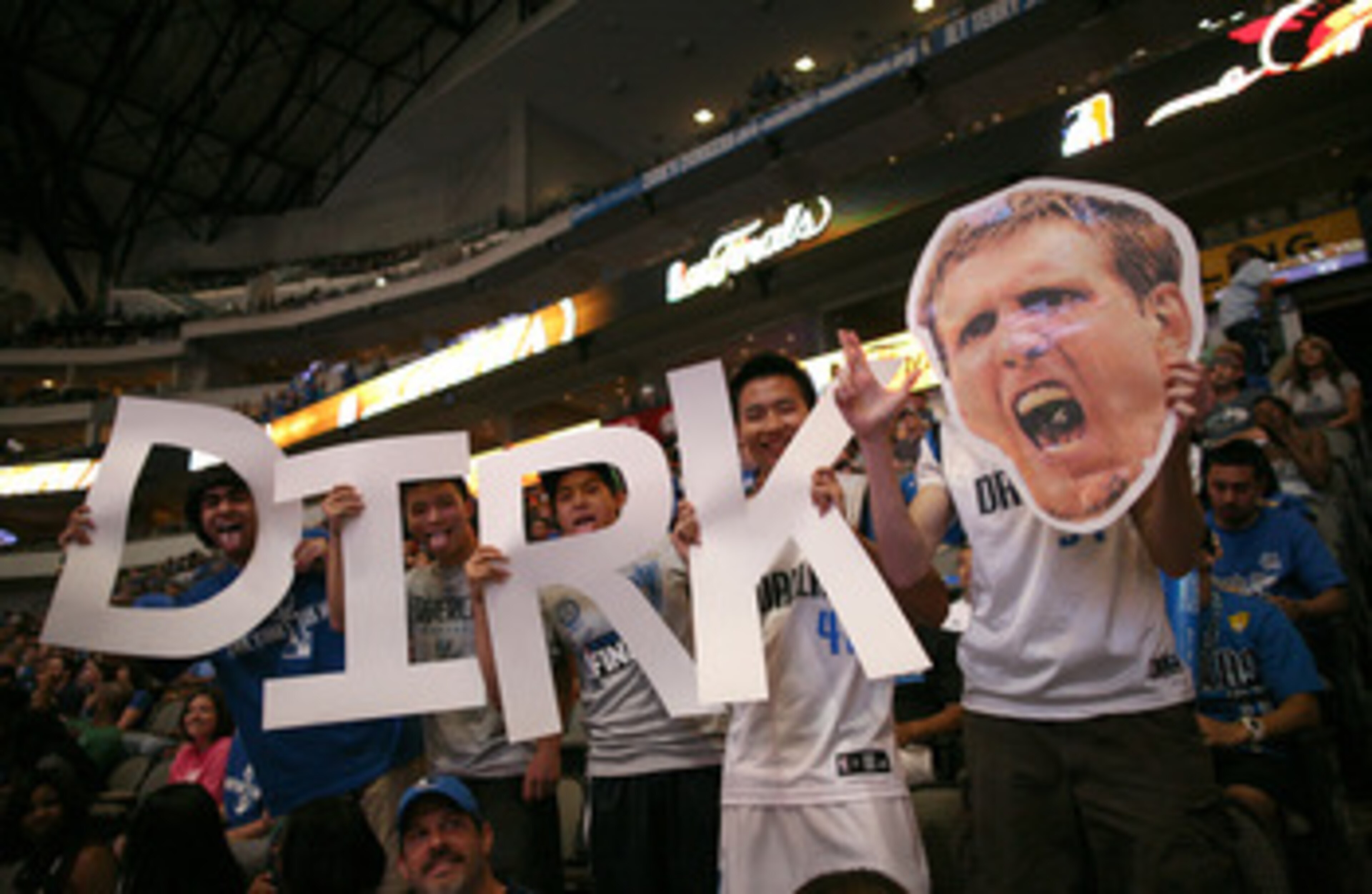 DALLAS, TX - JUNE 12:  Dallas Mavericks fans support Dirk Nowitzki at American Airlines Center during the NBA Finals watch party on June 12, 2011 in Dallas, Texas.  (Photo by Tom Pennington/Getty Images)