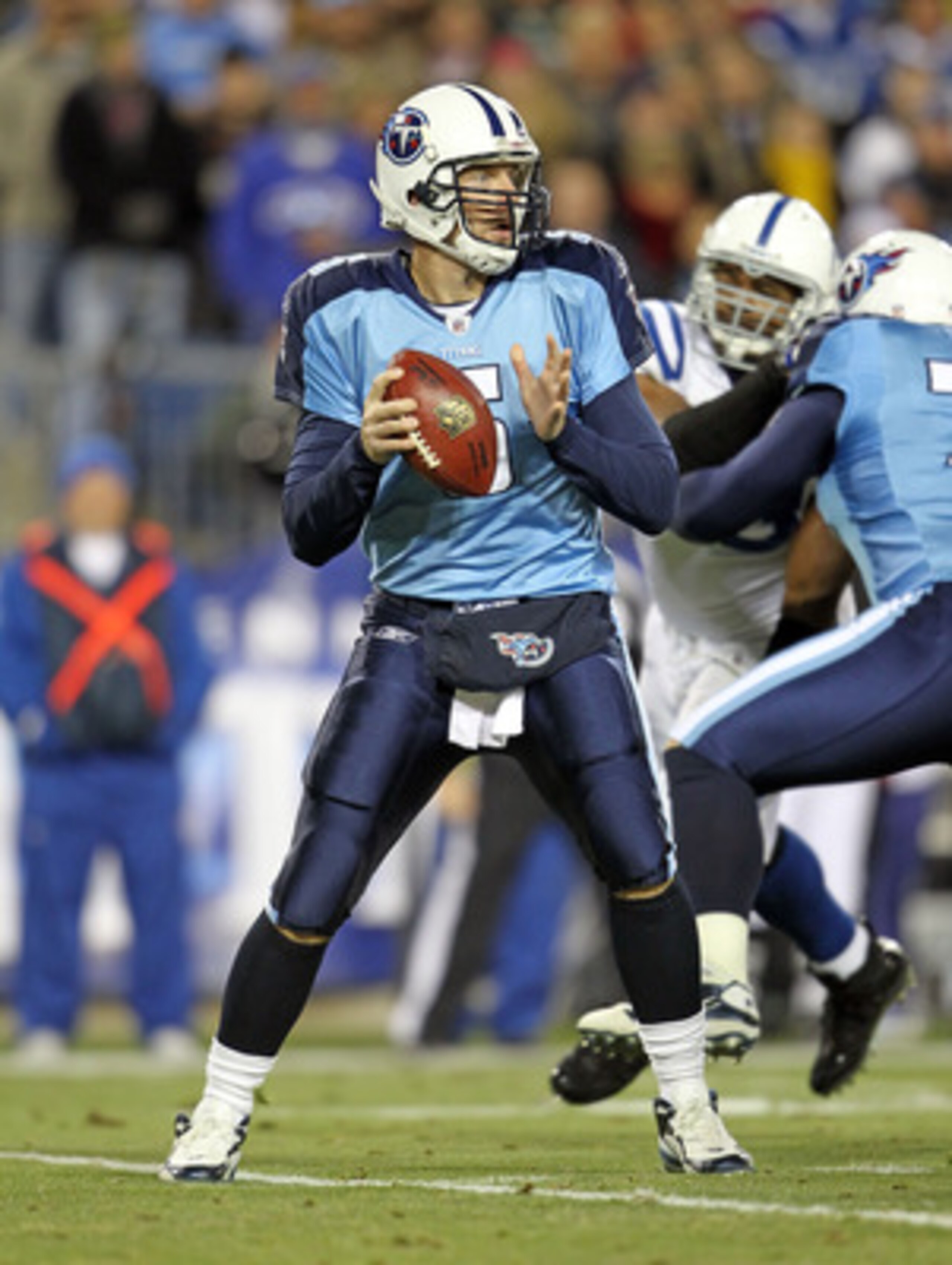 NASHVILLE, TN - DECEMBER 09:  Kerry Collins #5 of the Tennessee Titans runs with the ball against the Indianapolis Colts during the NFL game at LP Field on December 9, 2010 in Nashville, Tennessee.  (Photo by Andy Lyons/Getty Images)