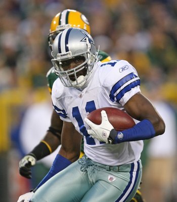 GREEN BAY, WI - NOVEMBER 15: Roy Williams #11 of the Dallas Cowboys runs with the ball after a catch against the Green Bay Packers at Lambeau Field on November 15, 2009 in Green Bay, Wisconsin. The Packers defeated the Cowboys 17-7. (Photo by Jonathan Dan