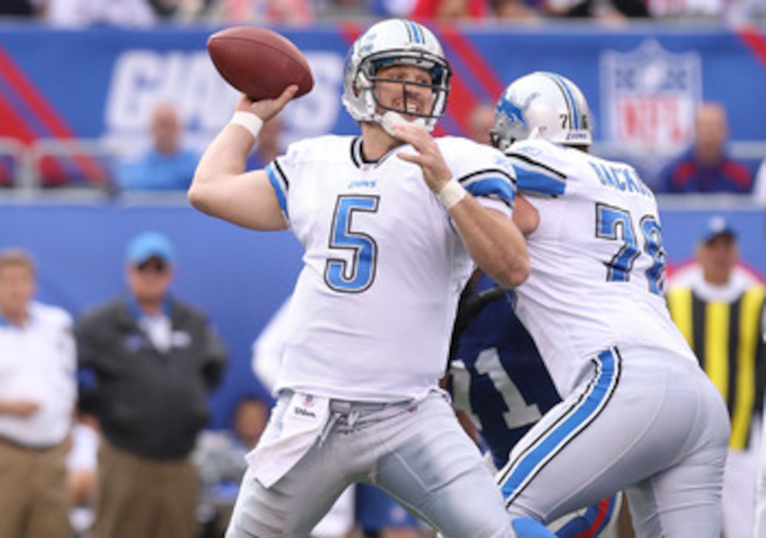 EAST RUTHERFORD, NJ - OCTOBER 17:  Drew Stanton #5 of the Detroit Lions passes the ball against the New York Giants at New Meadowlands Stadium on October 17, 2010 in East Rutherford, New Jersey.  (Photo by Nick Laham/Getty Images)