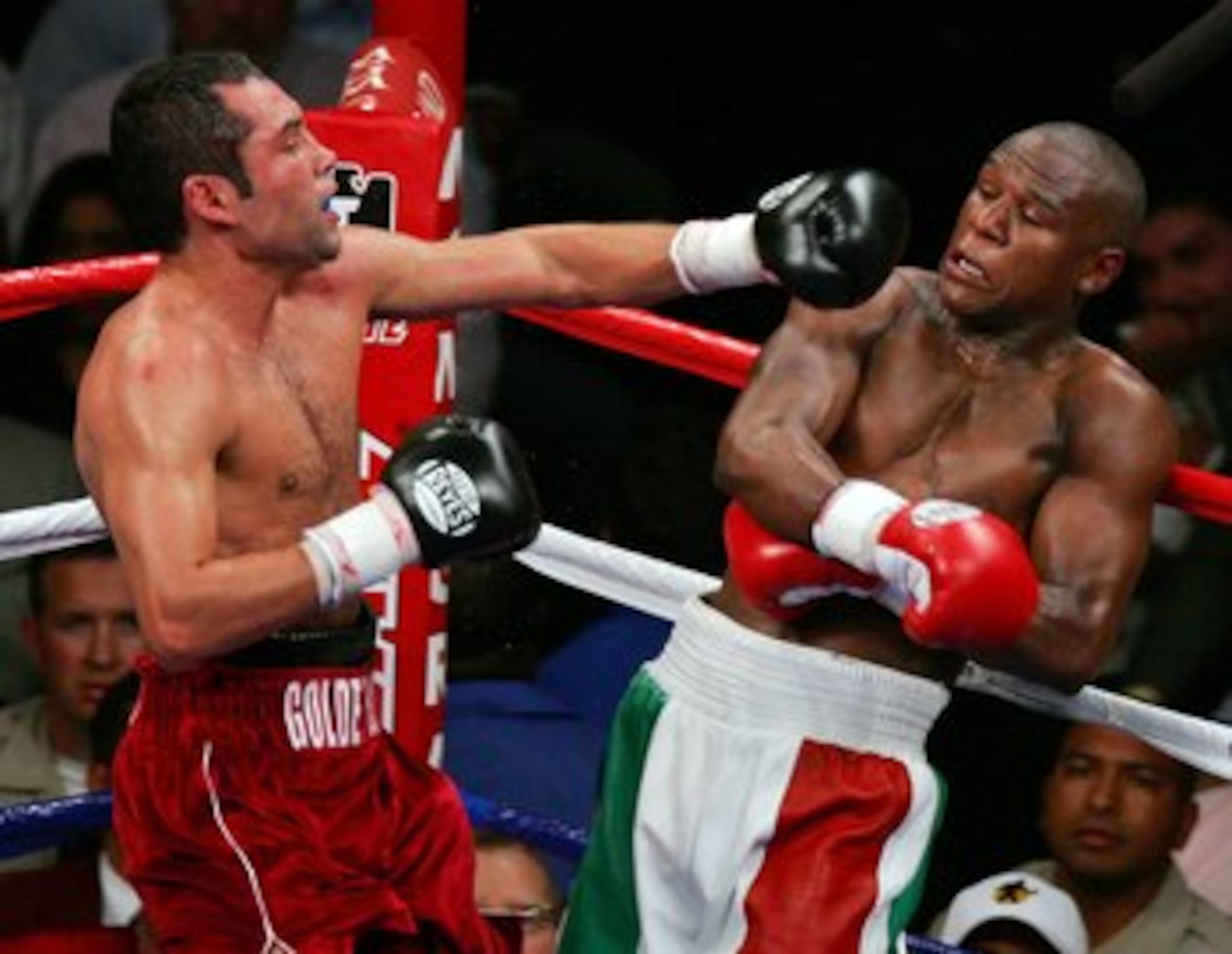 LAS VEGAS - MAY 05:  Floyd Mayweather Jr. (R) slips a punch from Oscar De La Hoya in the eighth round of their WBC super welterweight championship fight at the MGM Grand Garden Arena May 5, 2007 in Las Vegas, Nevada. Mayweather defeated De La Hoya by spli