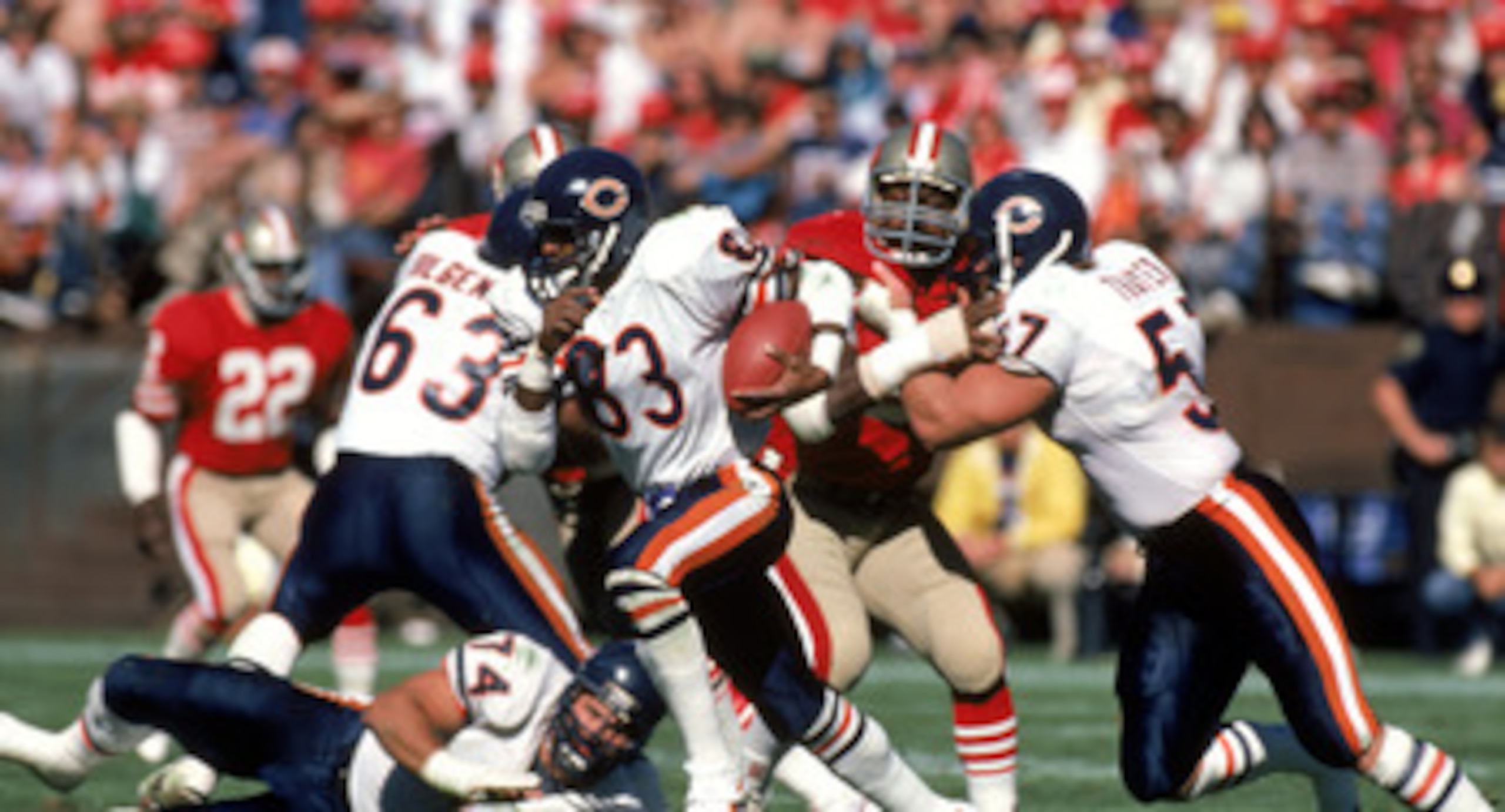 SAN FRANCISCO - OCTOBER 13: Wide receiver Willie Gault #83 of the Chicago Bears hustles up field with the ball during a game against the San Francisco 49ers at Candlestick Park on October 13, 1985 in San Francisco, California. The Bears won 26-10. (Ph SAN FRANCISCO - OCTOBER 13: Wide receiver Willie Gault #83 of the Chicago Bears hustles up field with the ball during a game against the San Francisco 49ers at Candlestick Park on October 13, 1985 in San Francisco, California. The Bears won 26-10. (Ph