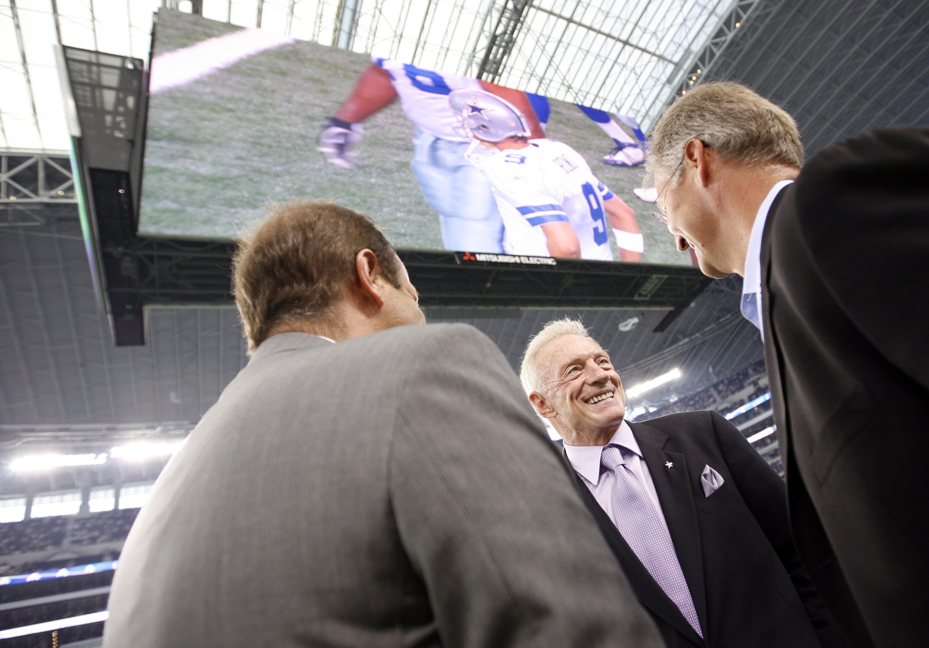 ARLINGTON, TX - AUGUST 21:  Dallas Cowboys team owner Jerry Jones talks with two unidentified individuals before a preseason game against the Tennessee Titans at Dallas Cowboys Stadium on August 21, 2009 in Arlington, Texas. (Photo by Tom Pennington/Getty